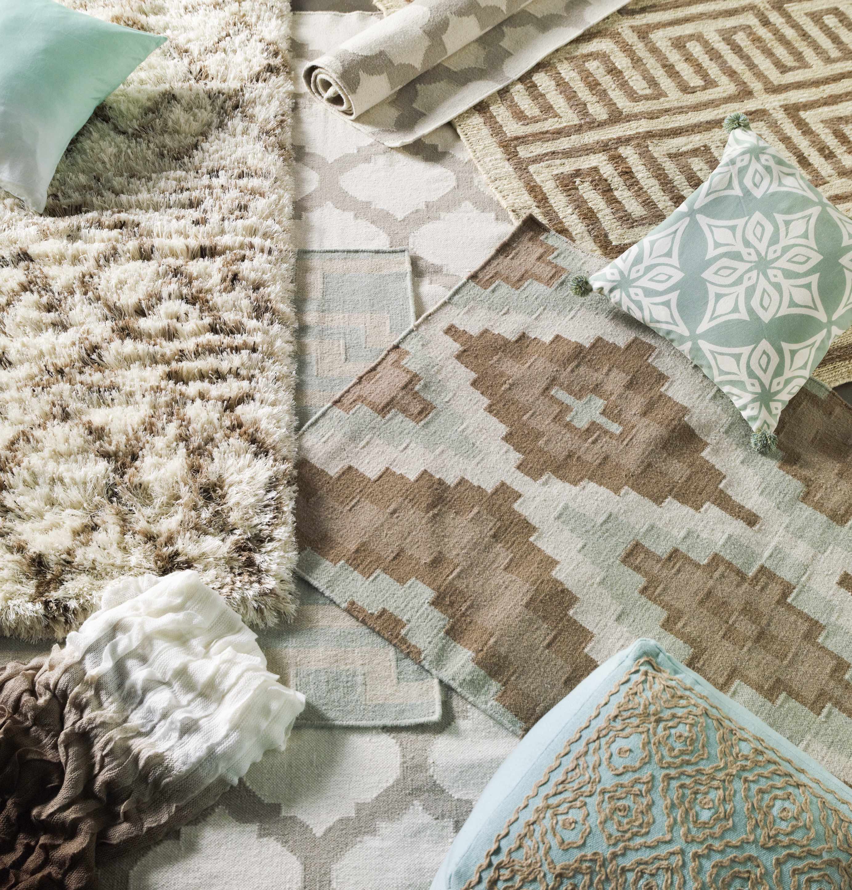 Banks Ivory/Gray Trellis Wool Rug - Clearance - Image 3