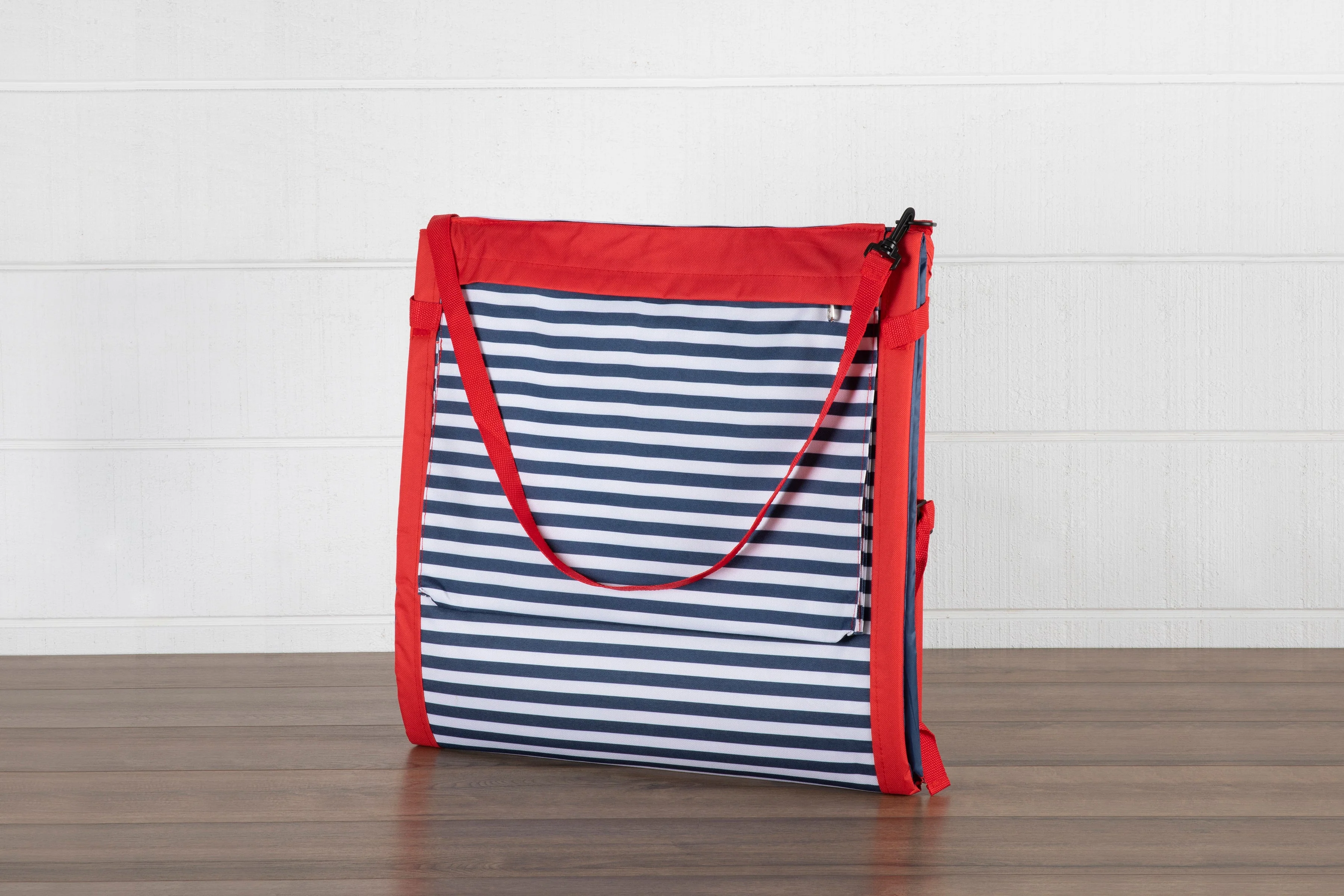Beachcomber Portable Beach Chair & Tote - Image 2