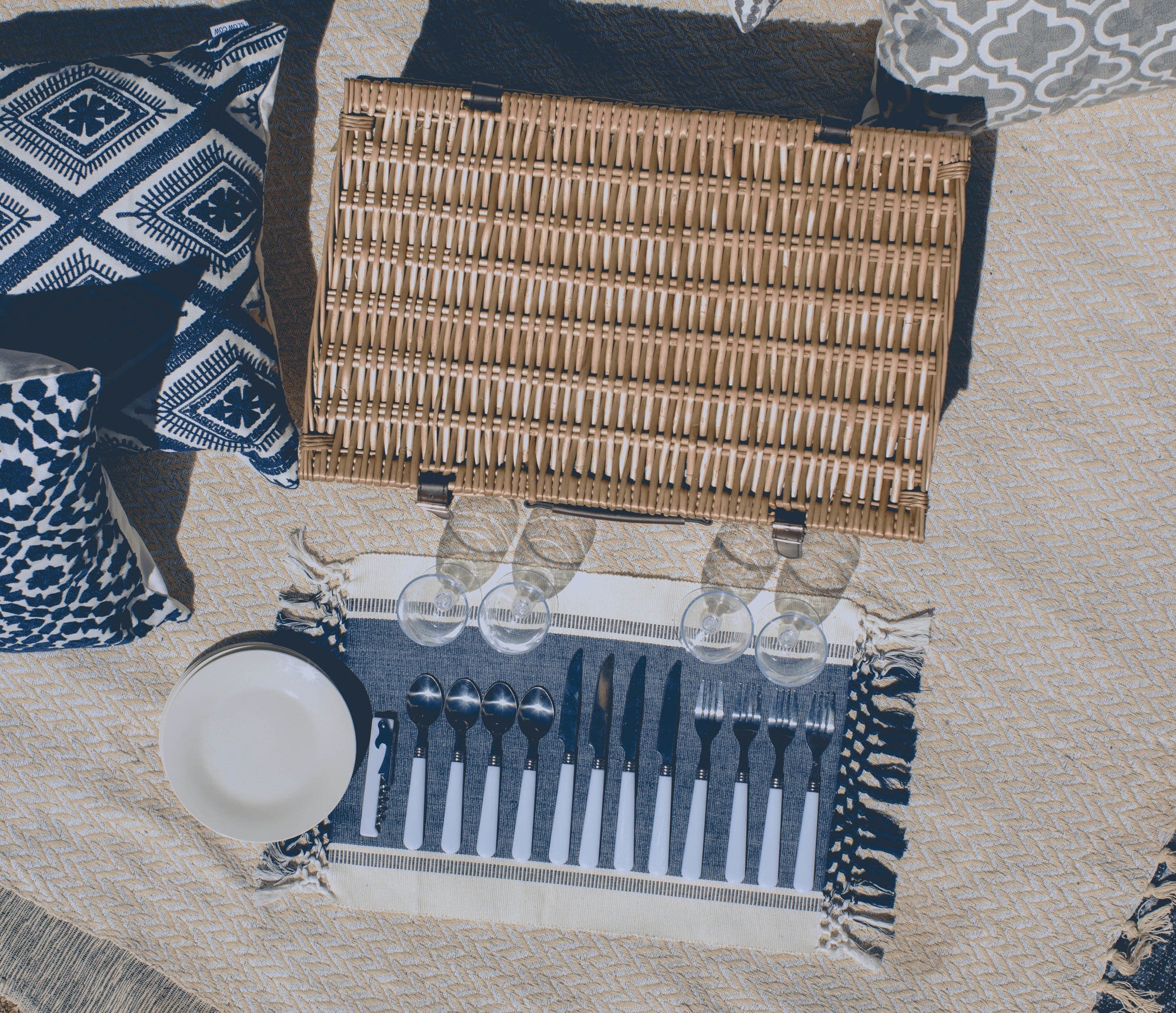 Belmont Picnic Basket - Image 13