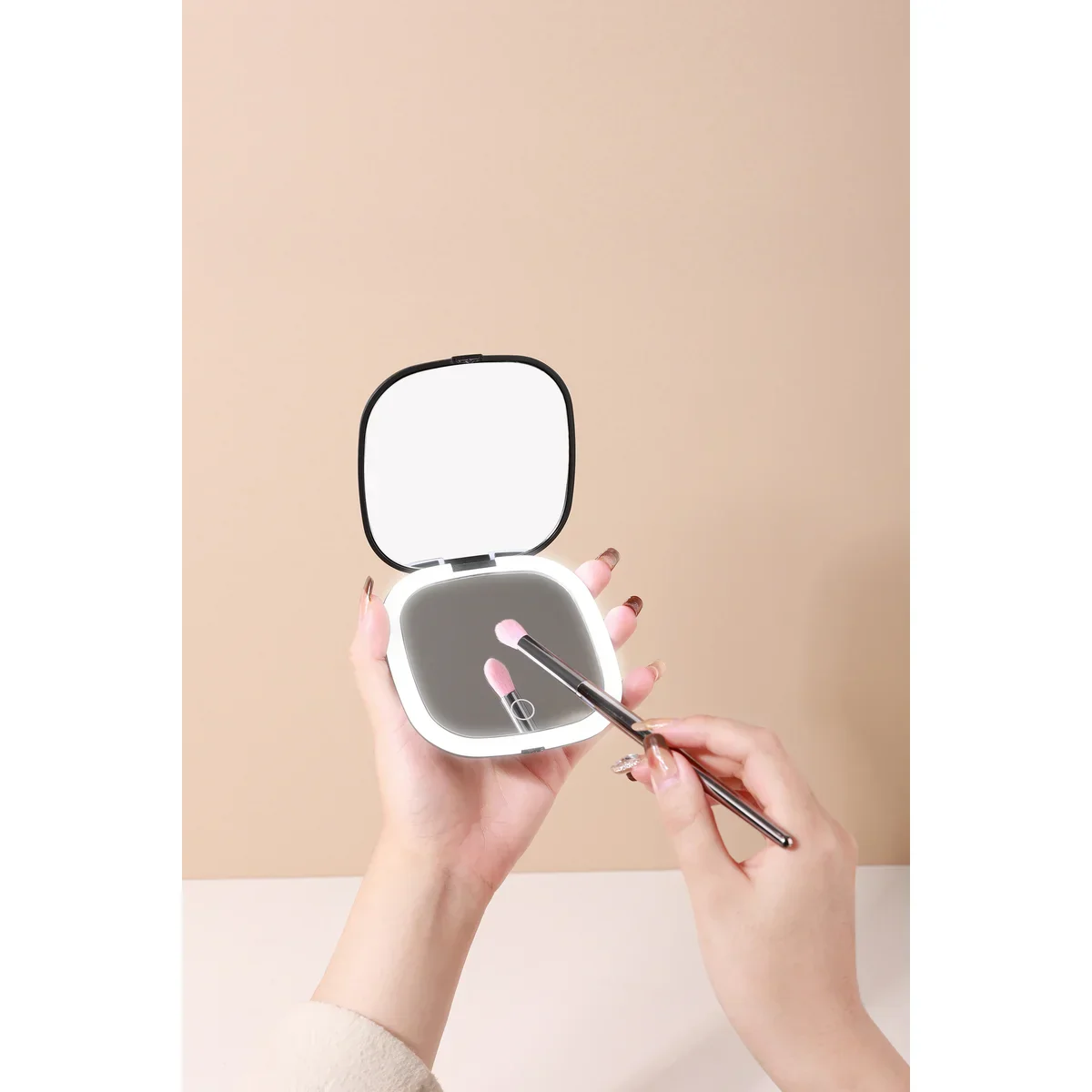 Black 1x/3x Magnifying Rechargeable LED Compact Makeup Mirror - Image 2