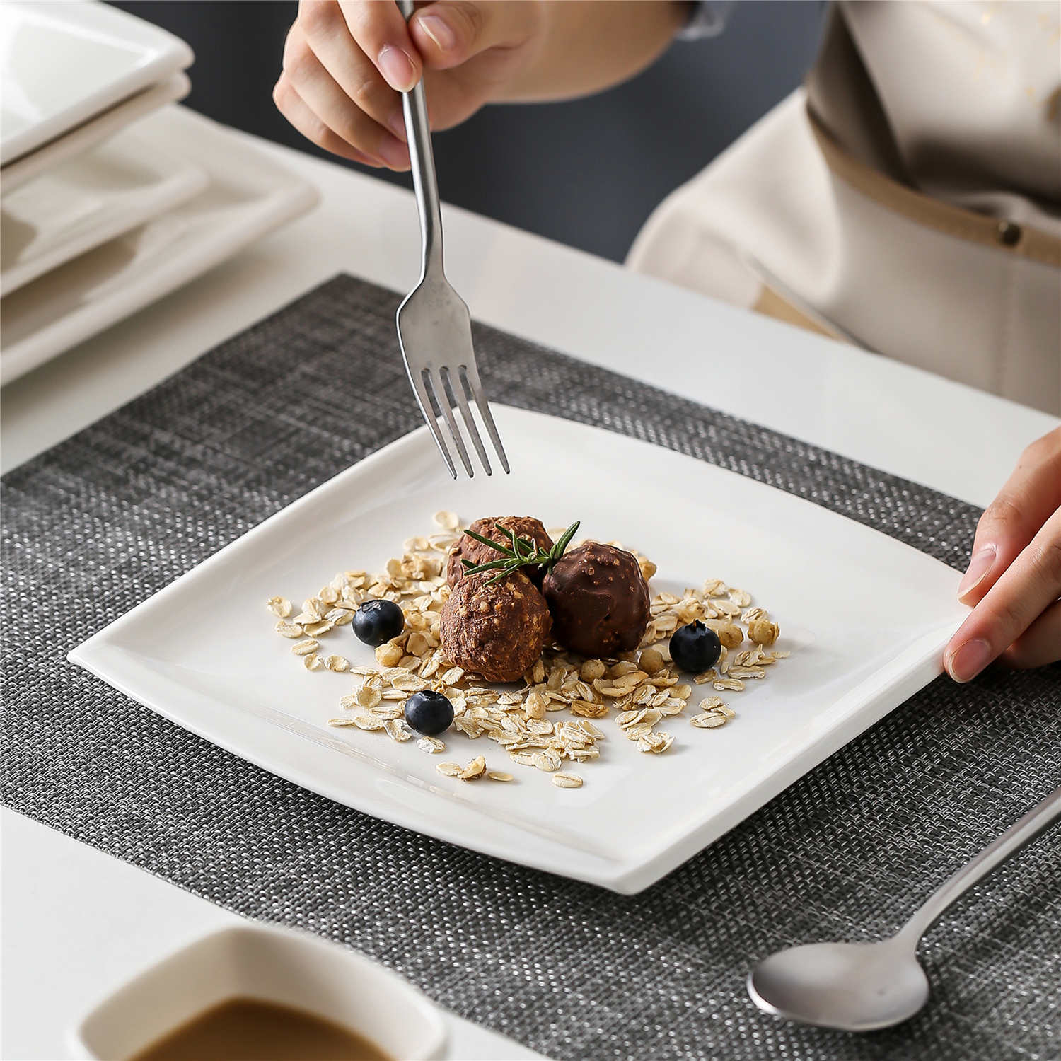 Blance 30 Piece Dinnerware Set - Image 3