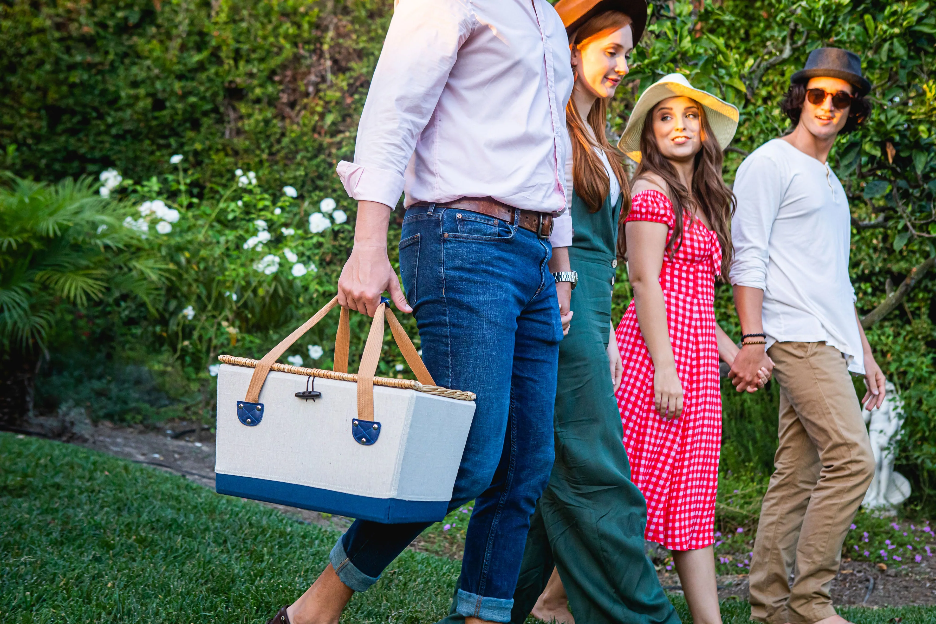 Boardwalk Picnic Basket for 2 - Image 17