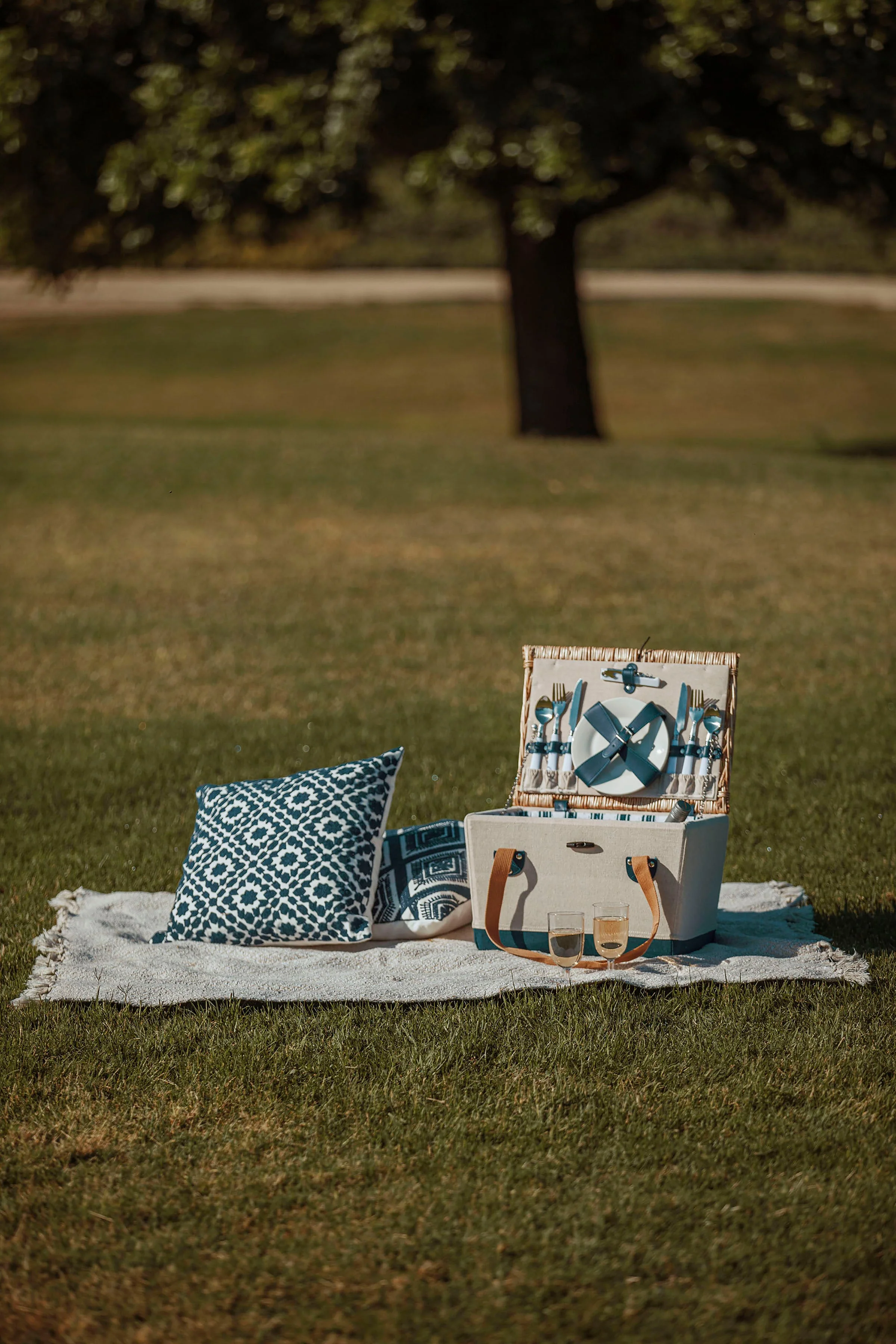 Boardwalk Picnic Basket for 2 - Image 9