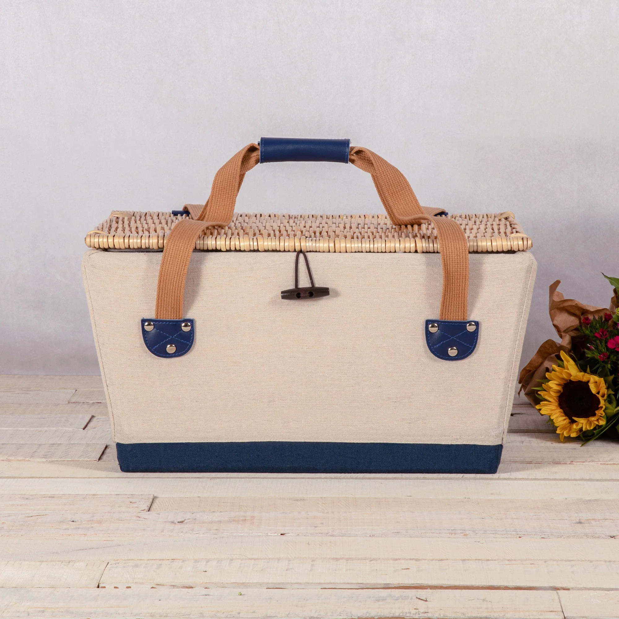Boardwalk Picnic Basket for 4 - Image 3