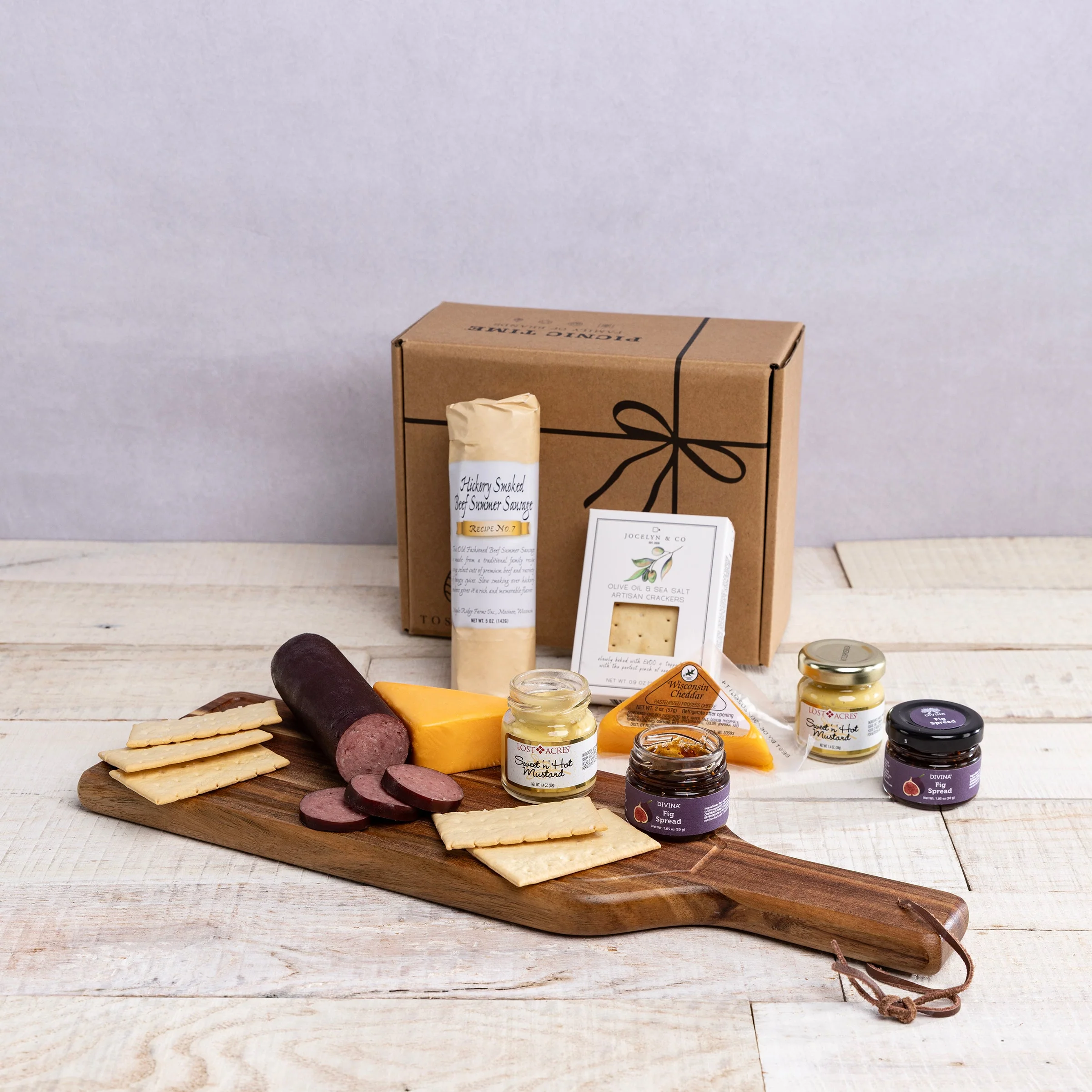 Botella Cheese Board with Gourmet Gift Pack - Image 2