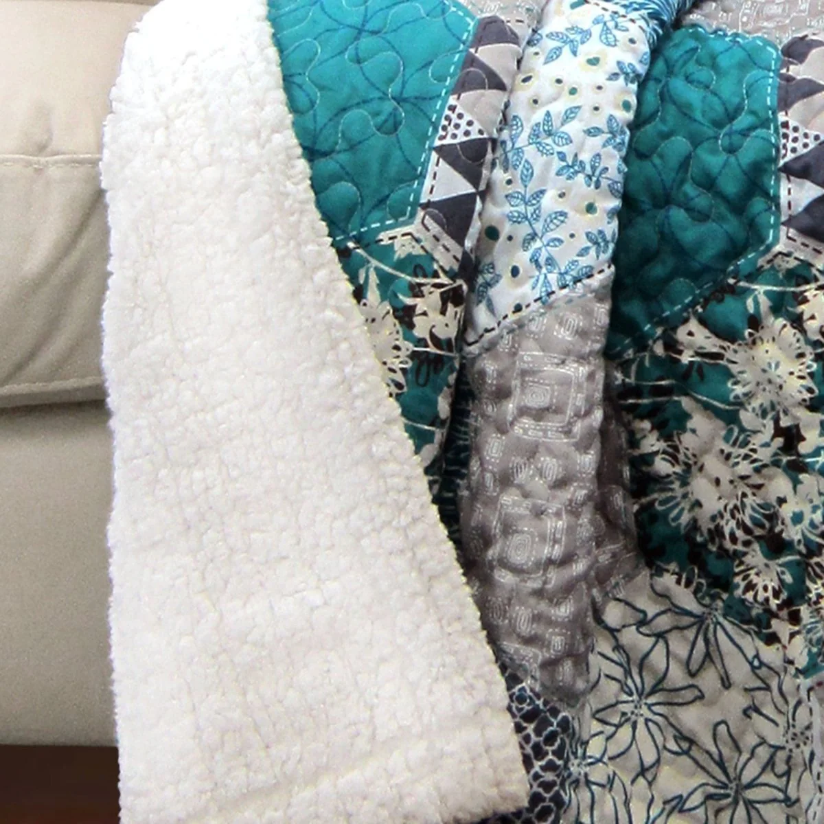 Briley Throw Sherpa - Image 4