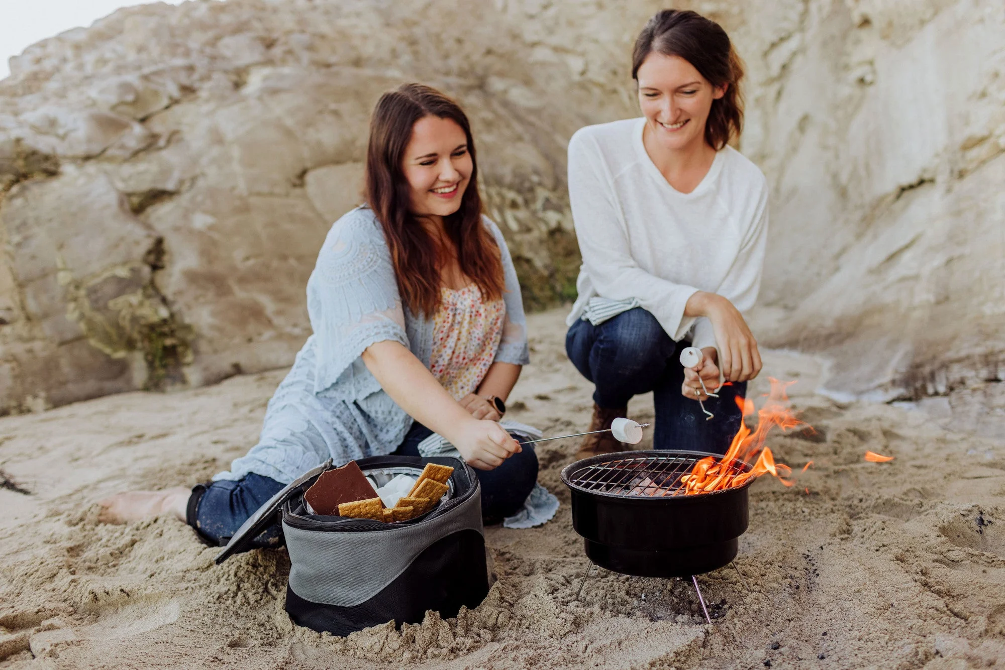 Caliente Portable Charcoal Grill & Cooler Tote - Image 7
