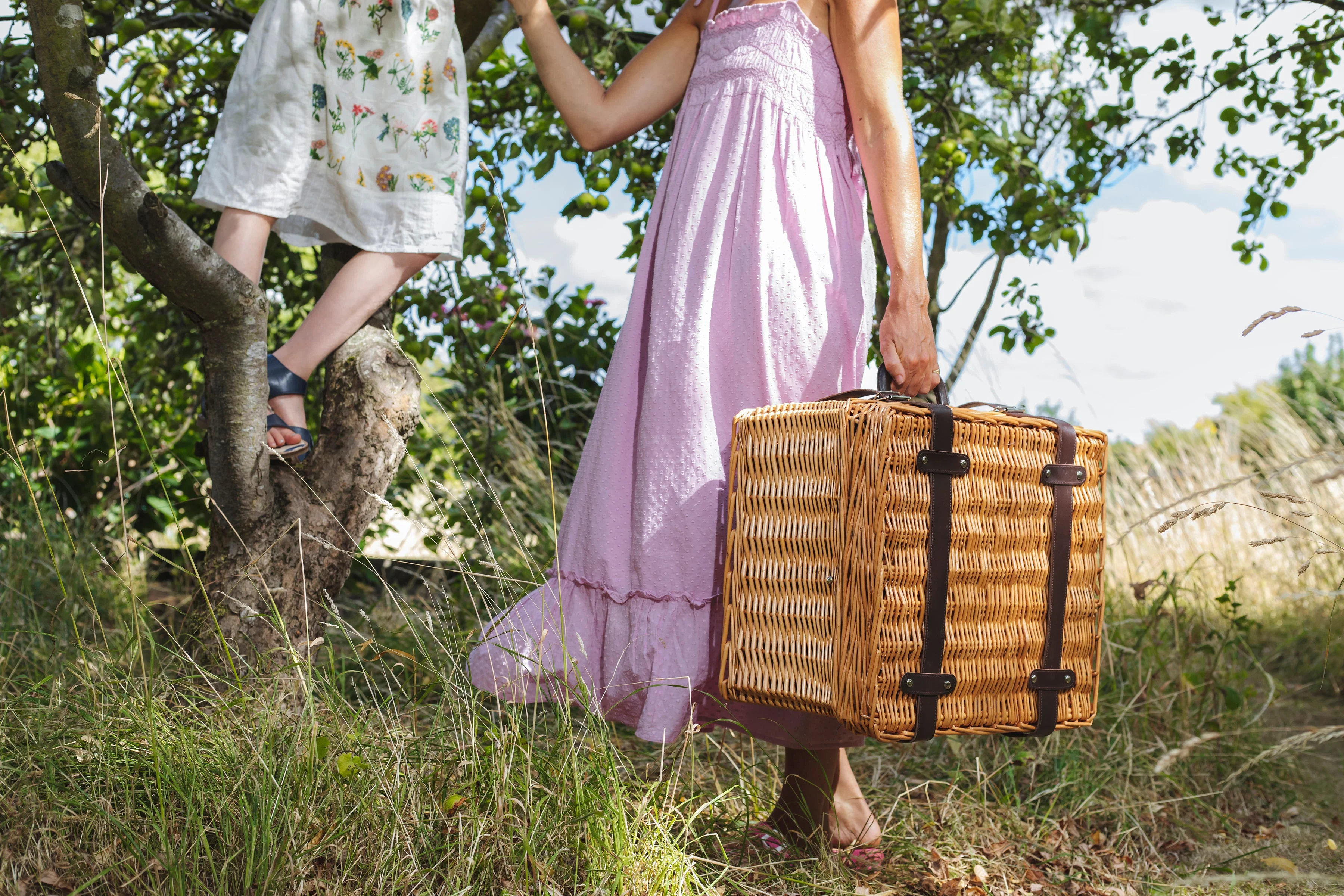 Canterbury Picnic Basket - Image 12