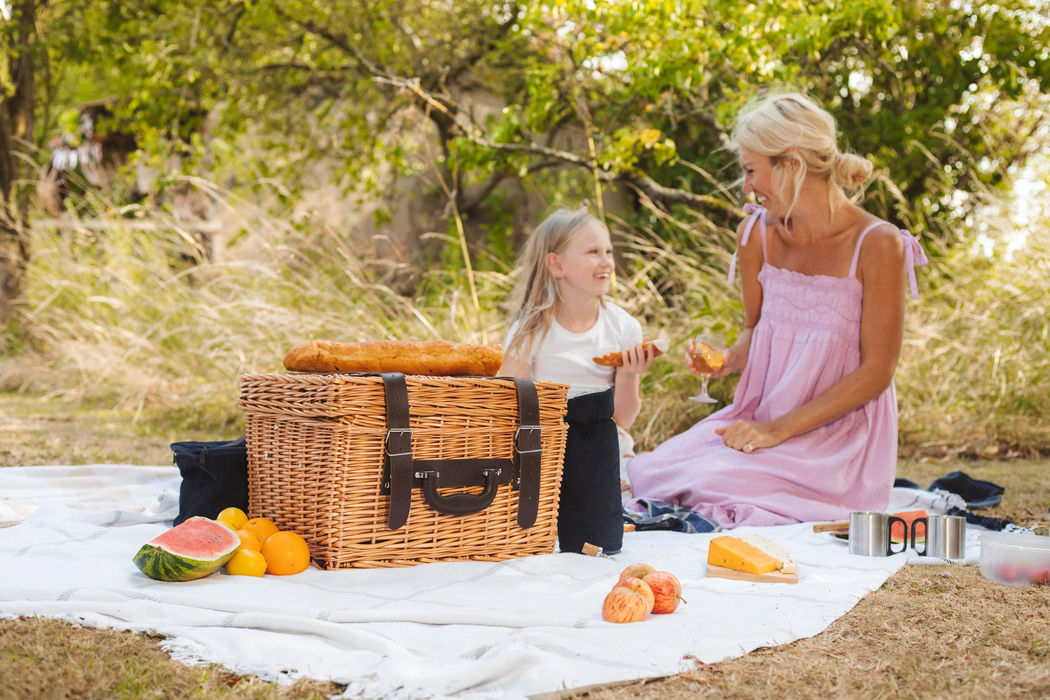 Canterbury Picnic Basket - Image 13