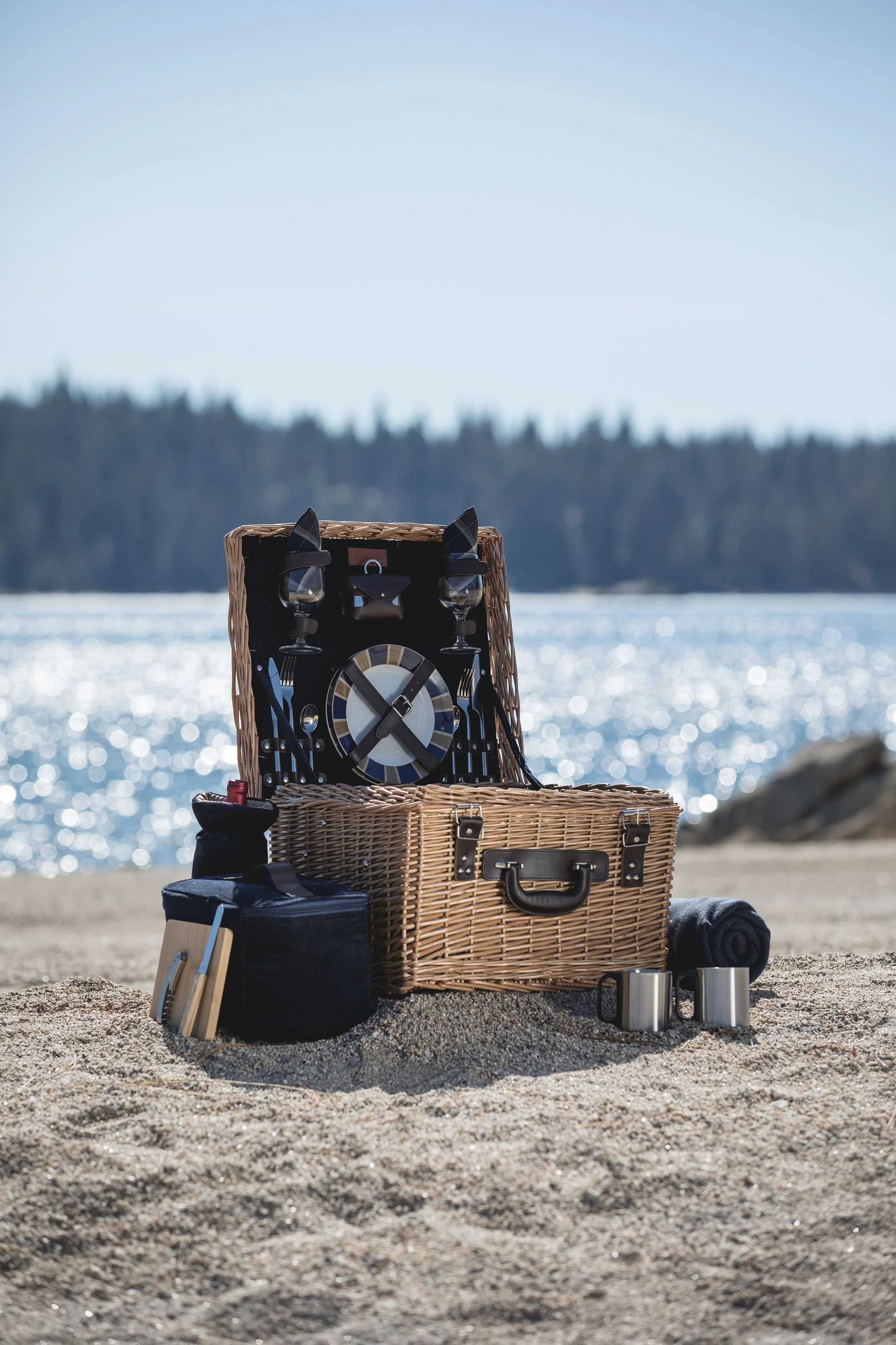 Canterbury Picnic Basket - Image 14