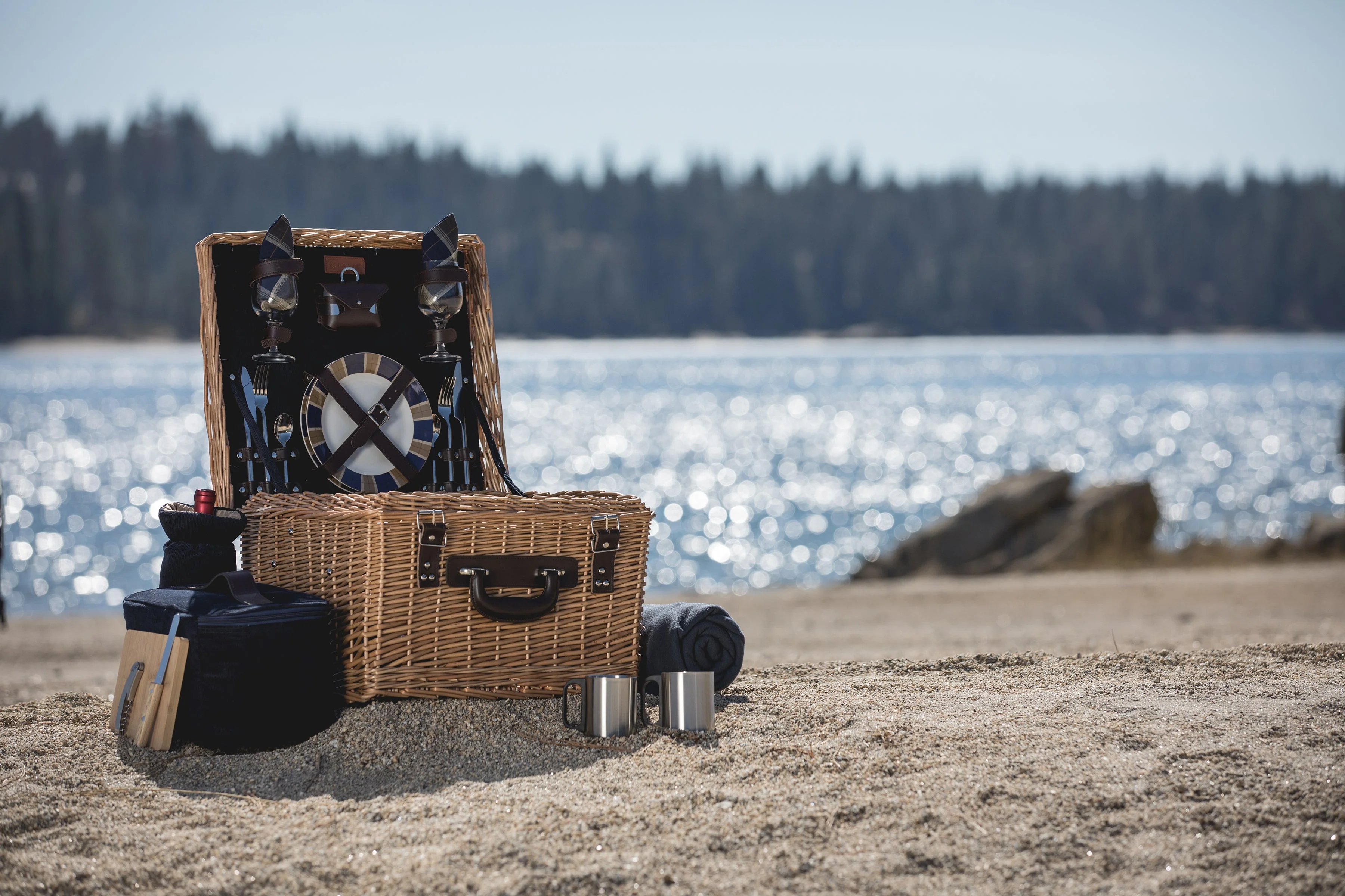 Canterbury Picnic Basket - Image 15