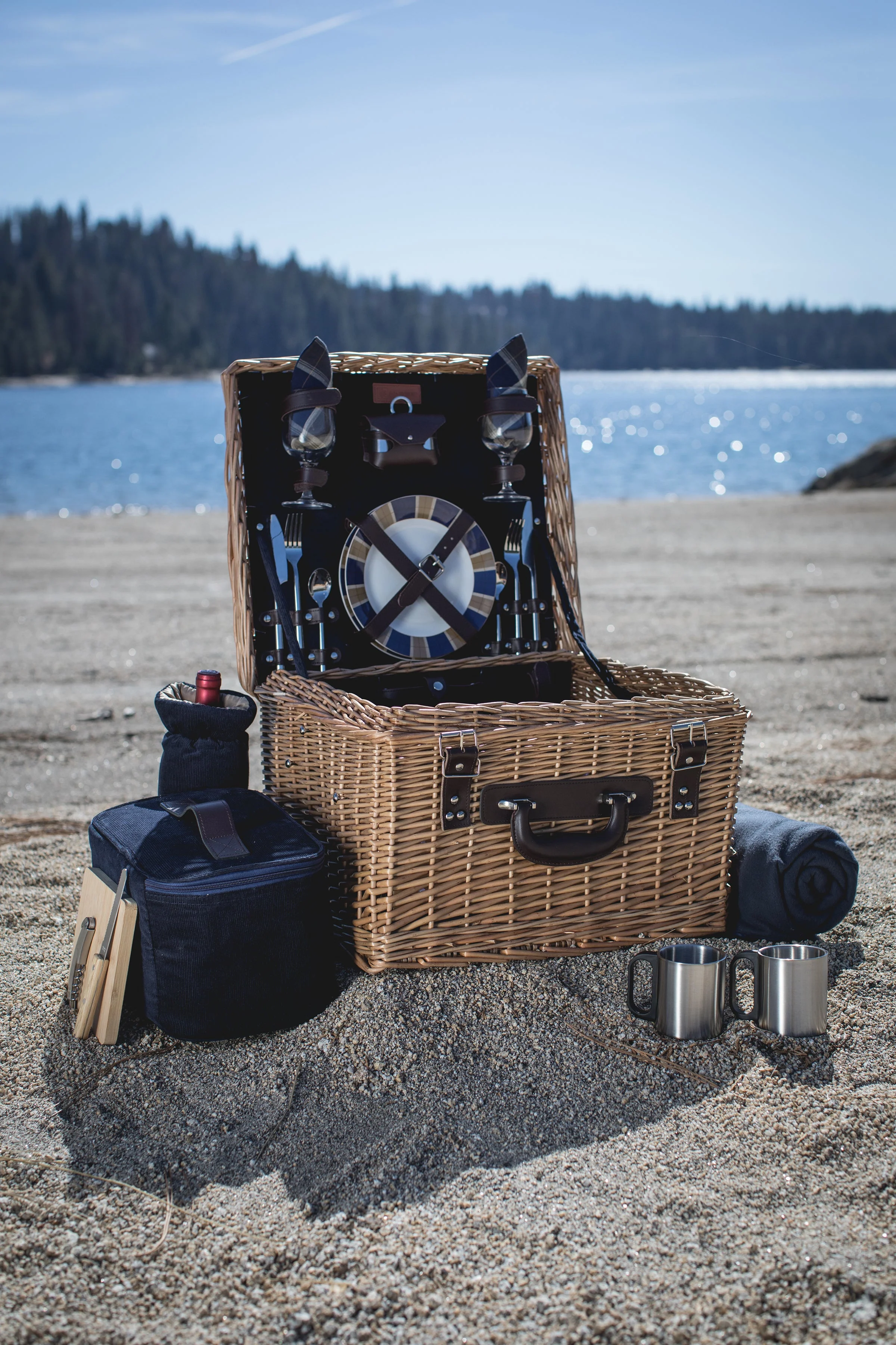 Canterbury Picnic Basket - Image 16