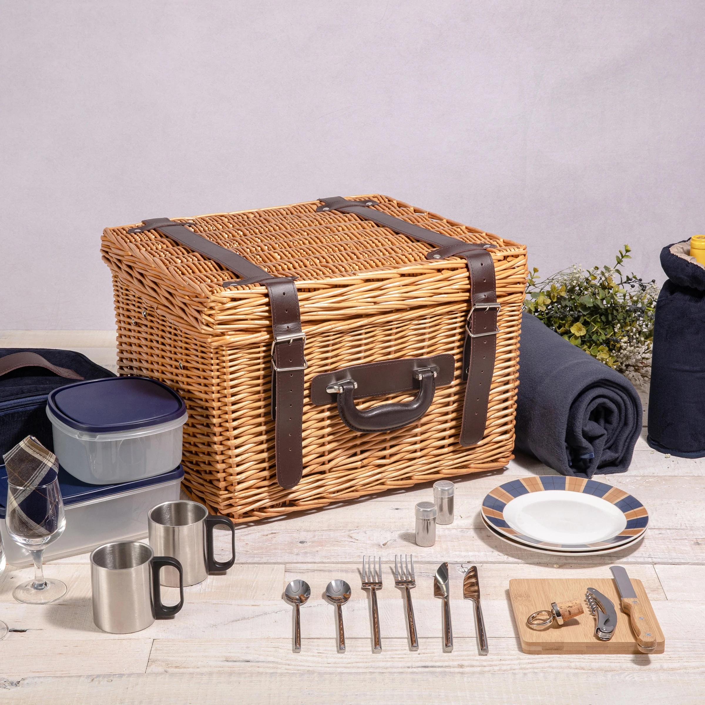 Canterbury Picnic Basket - Image 2