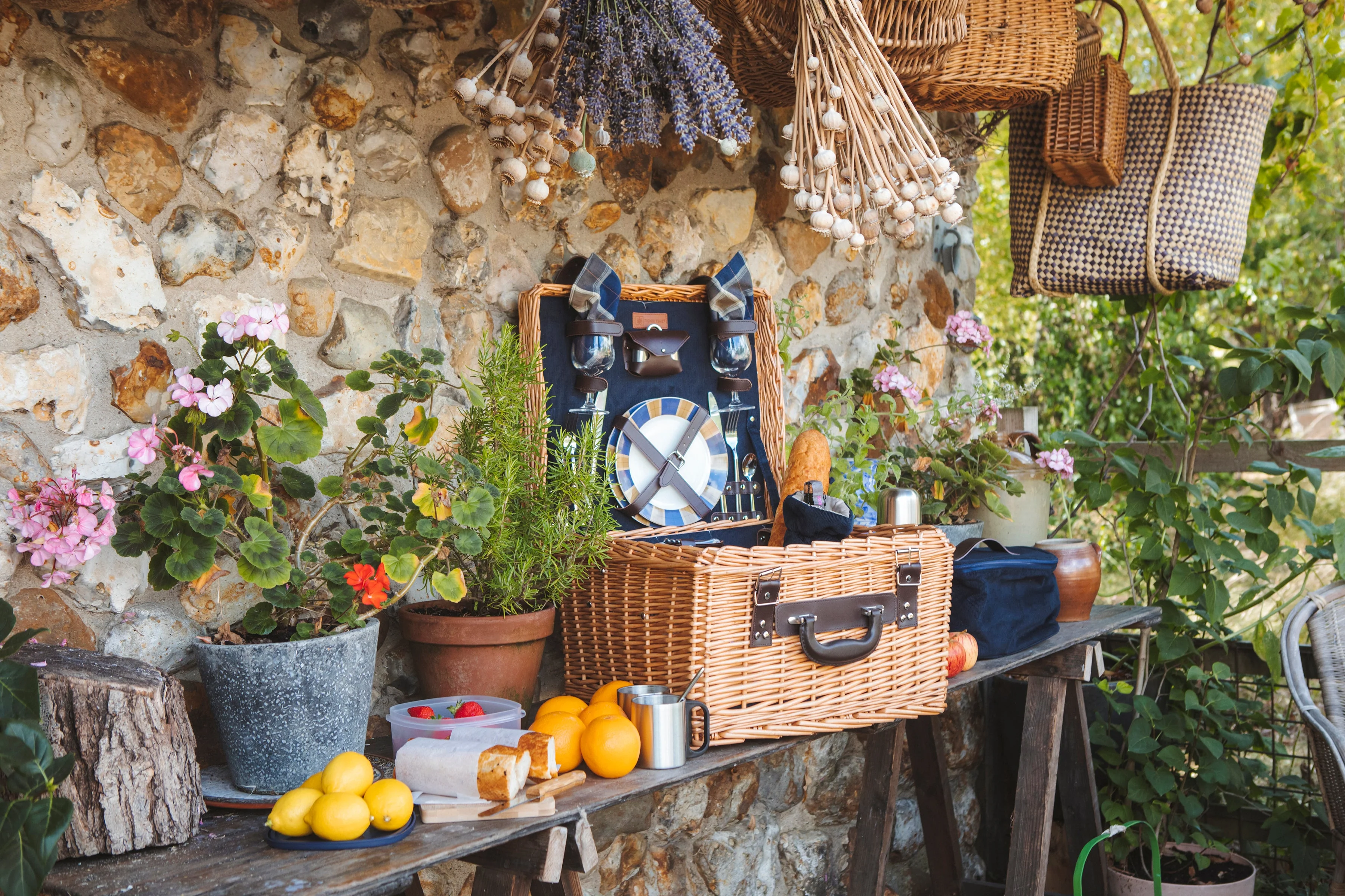 Canterbury Picnic Basket - Image 5