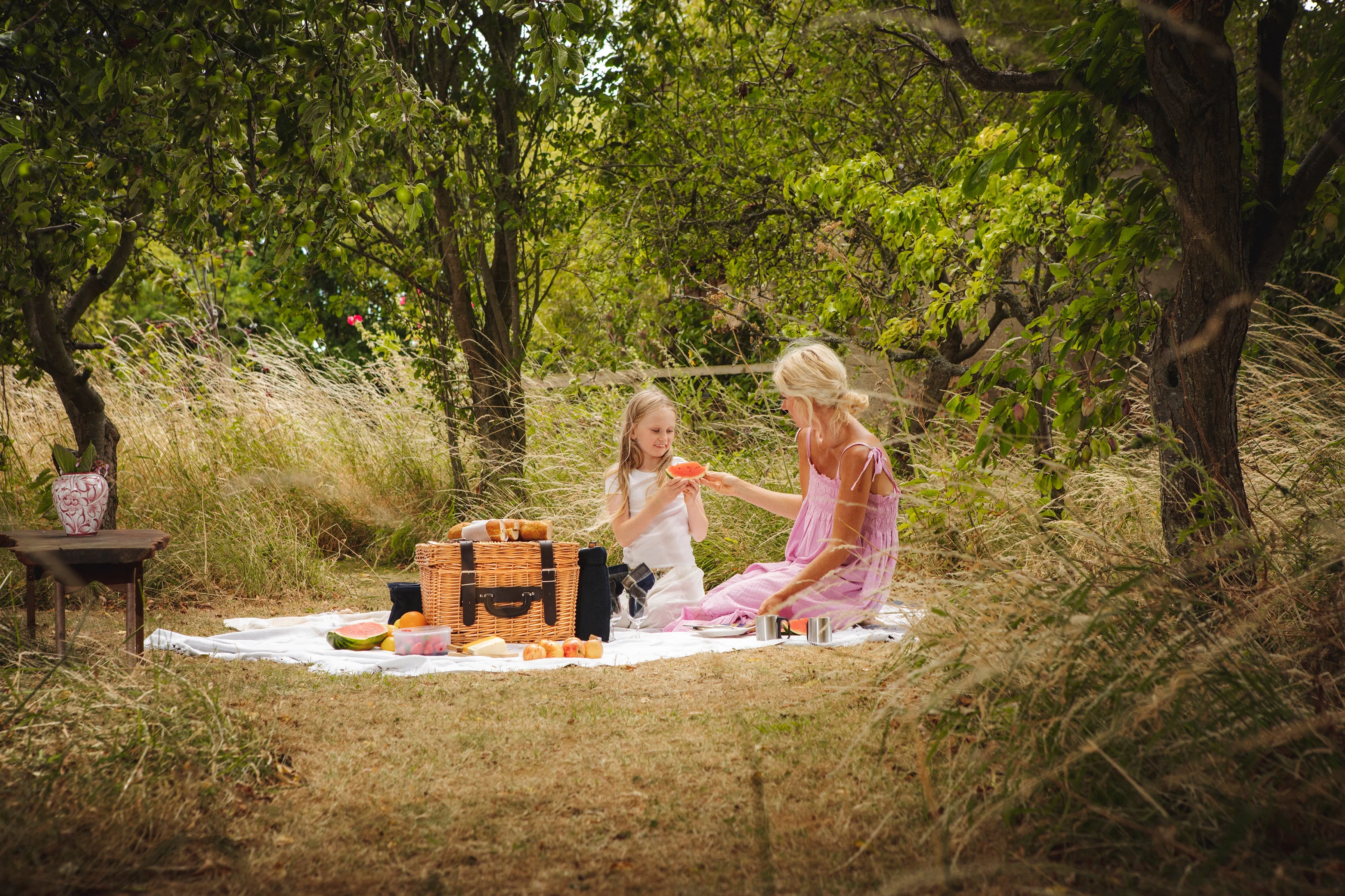 Canterbury Picnic Basket - Image 8