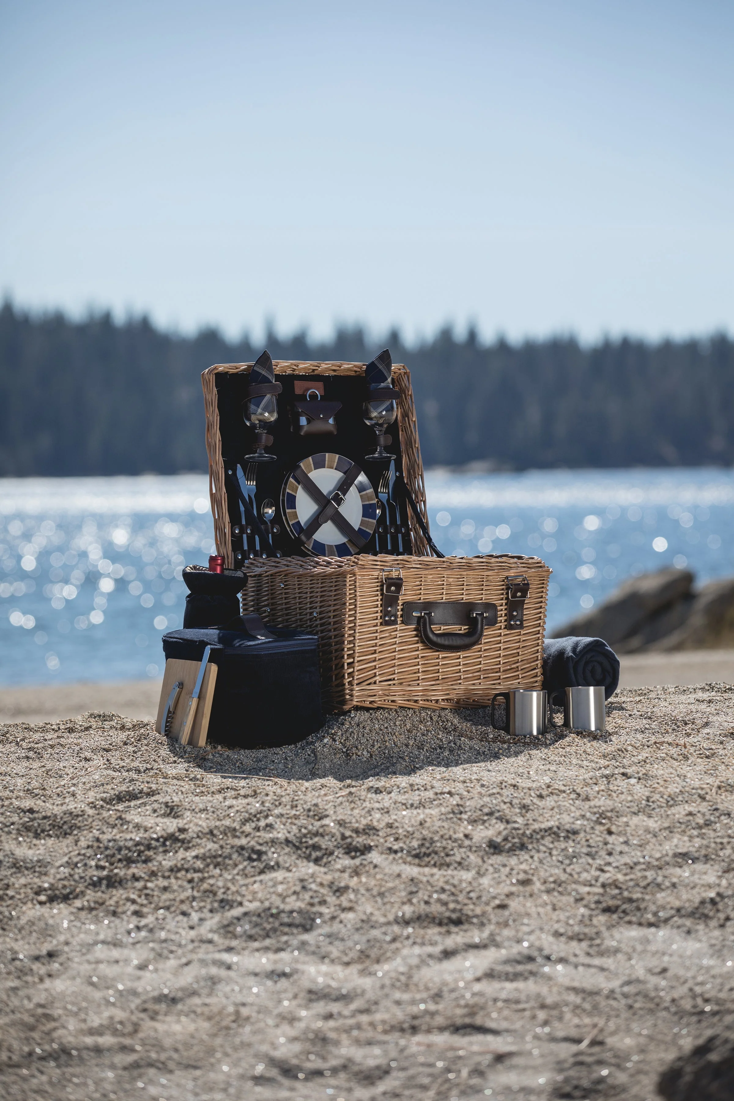 Canterbury Picnic Basket - Image 9
