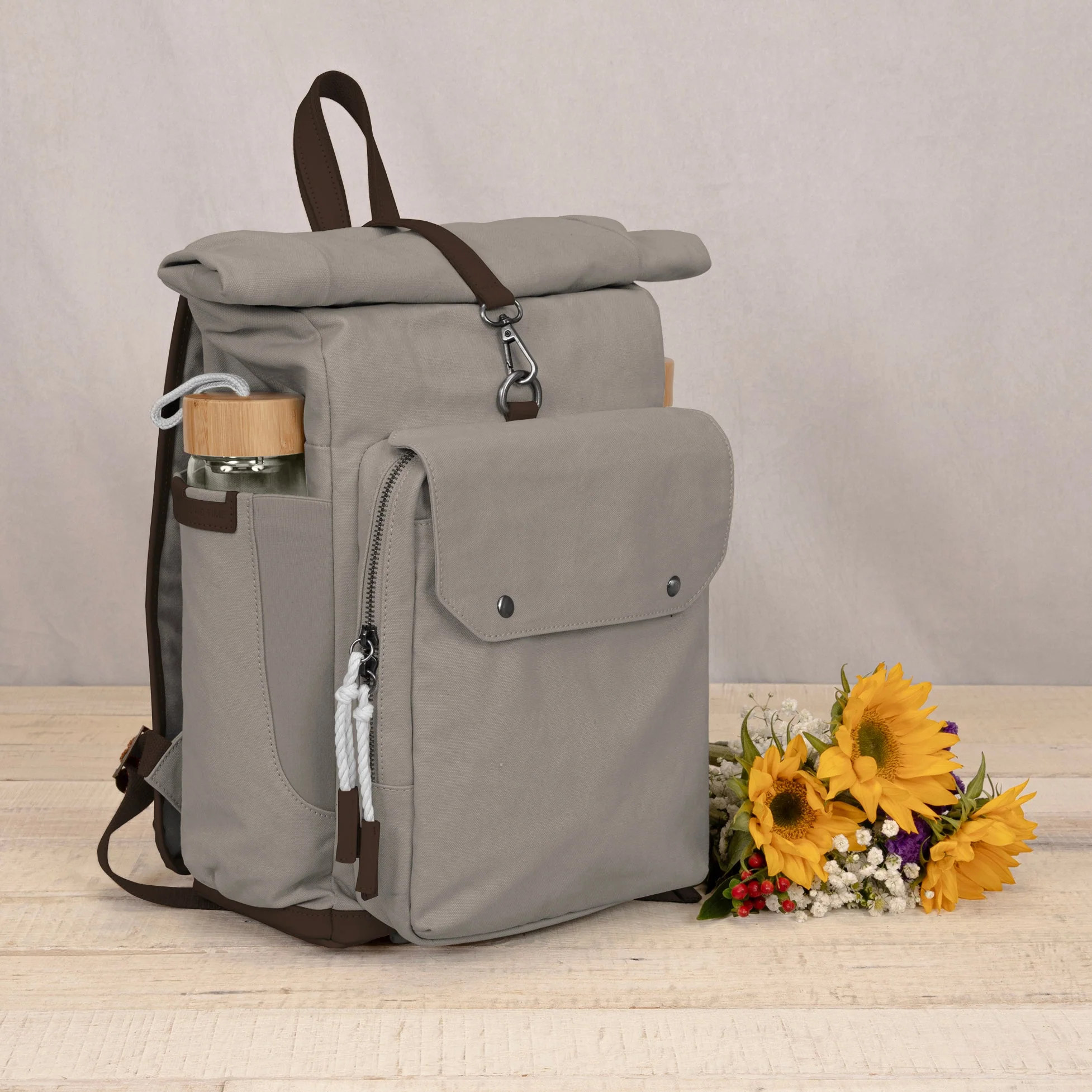Carmel Roll Top Picnic Backpack Cooler with Utensil Set & Glass Water Bottles - Image 13