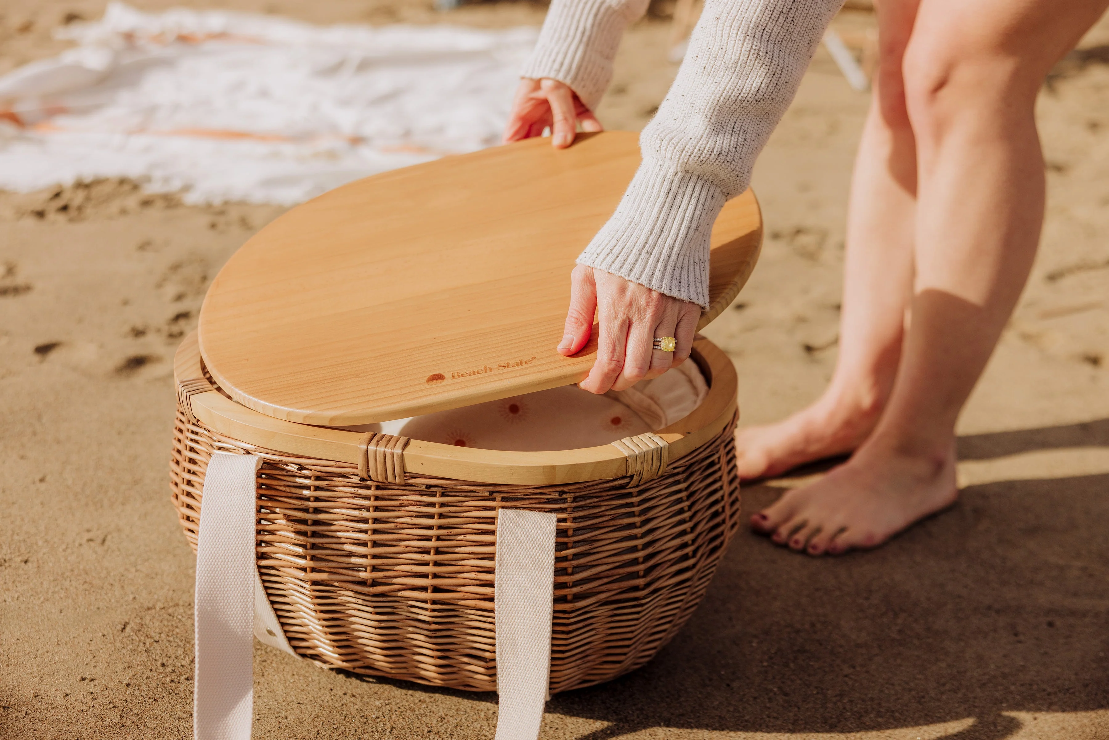 Castaway Insulated Cooler Picnic Basket - Image 10