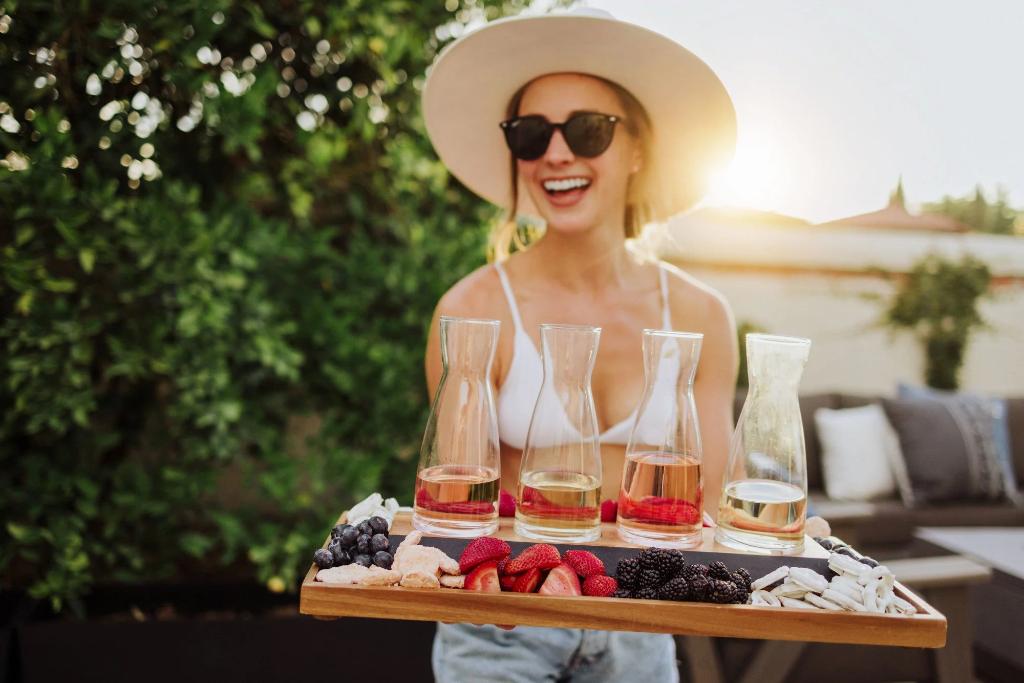Cava Wine Tasting Kit with 4 Glass Carafes - Image 12