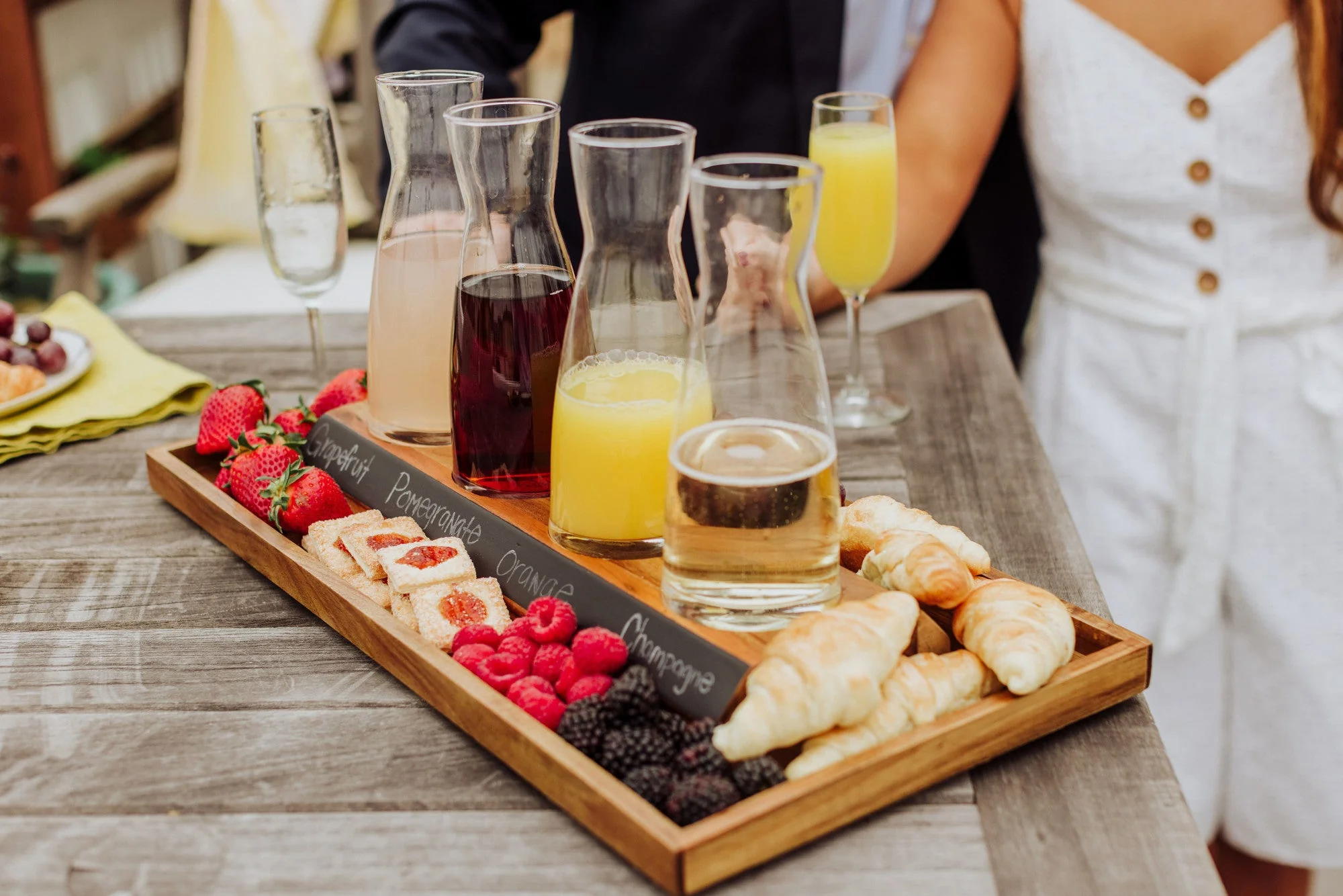 Cava Wine Tasting Kit with 4 Glass Carafes - Image 8