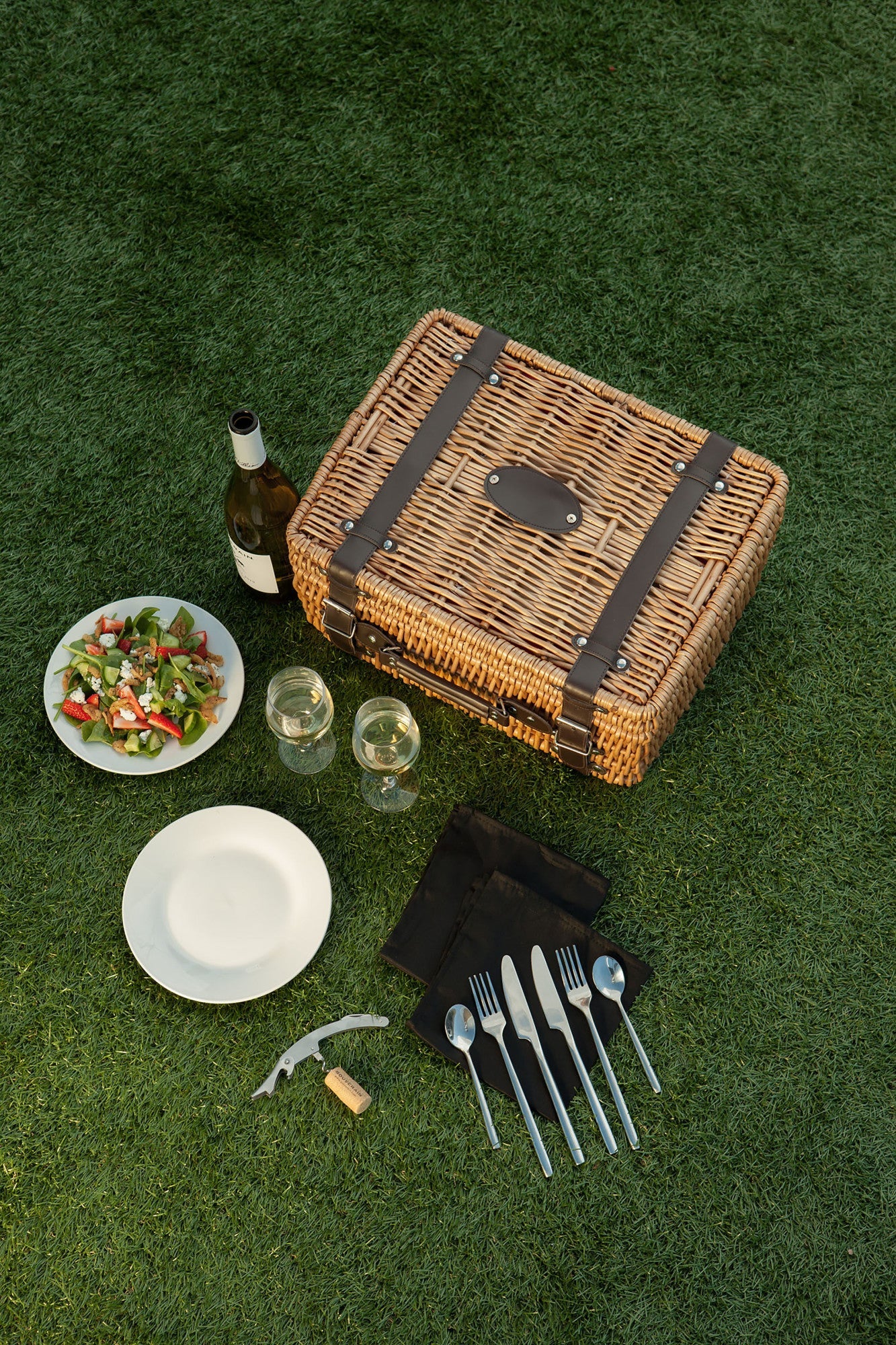 Champion Picnic Basket - Image 23