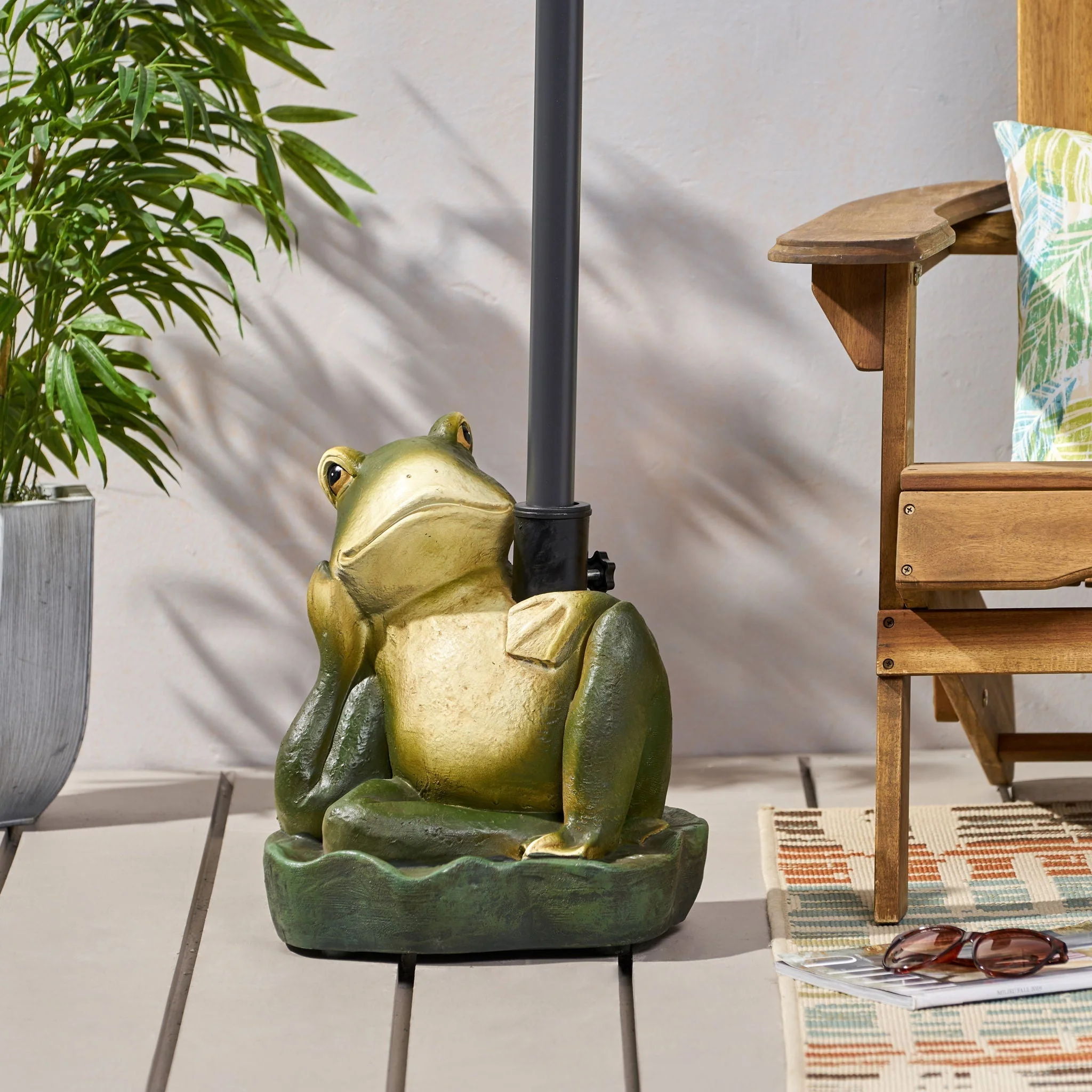 Charming Frog Prince Umbrella Base With Concrete Design - Green - Image 4