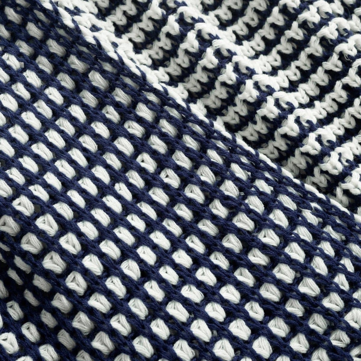 Chic And Soft Knitted Throw - Image 12