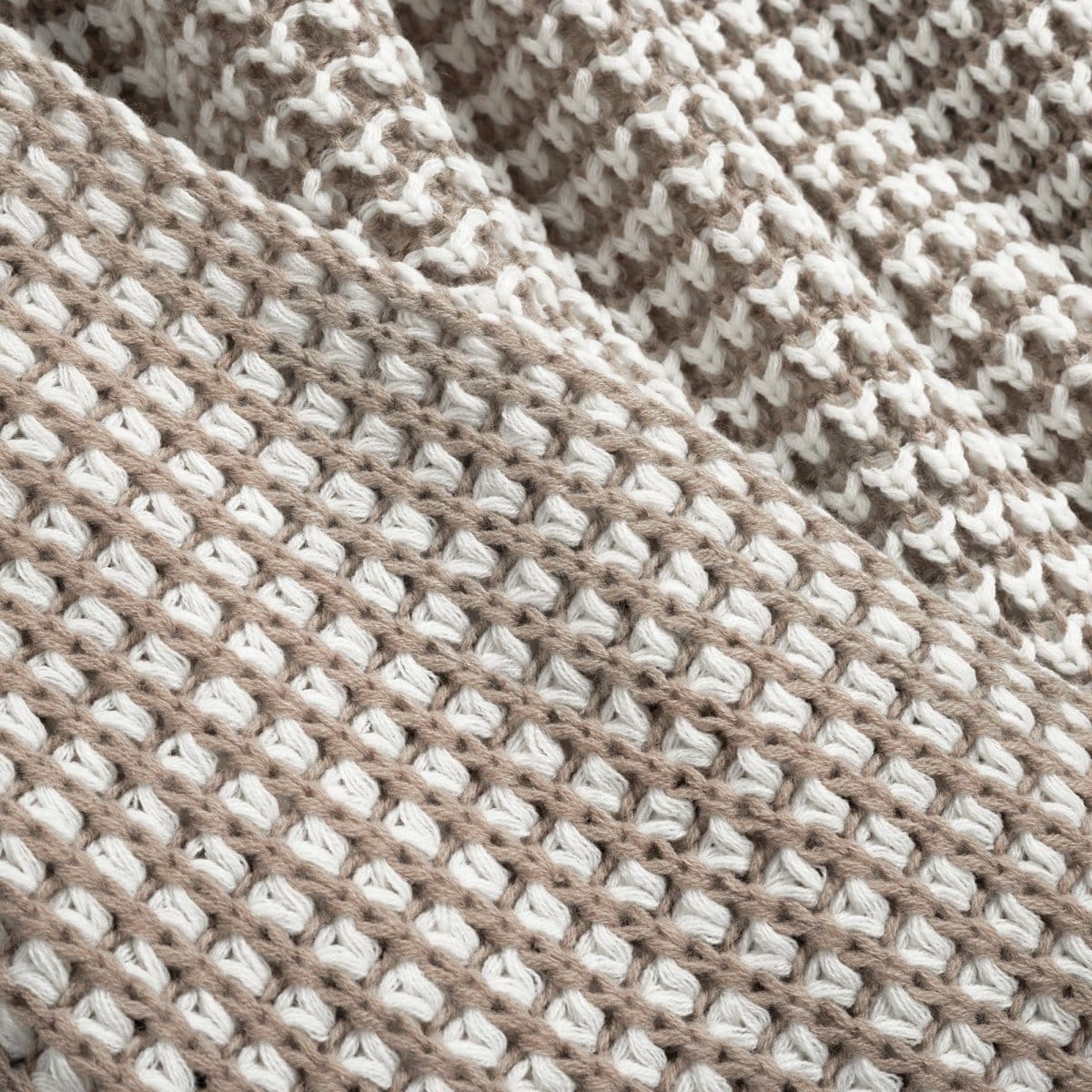 Chic And Soft Knitted Throw - Image 15