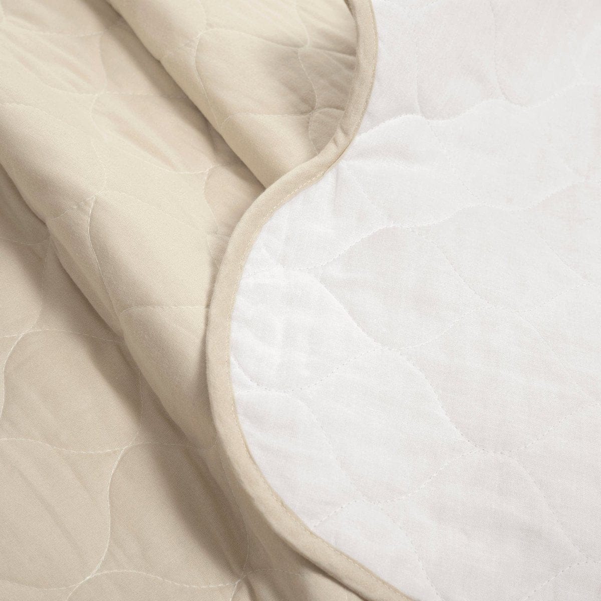 Coastal Chic Scalloped Edge Reversible Quilt 3 Piece Set - Image 12