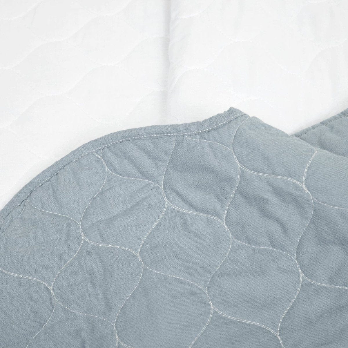 Coastal Chic Scalloped Edge Reversible Quilt 3 Piece Set - Image 5