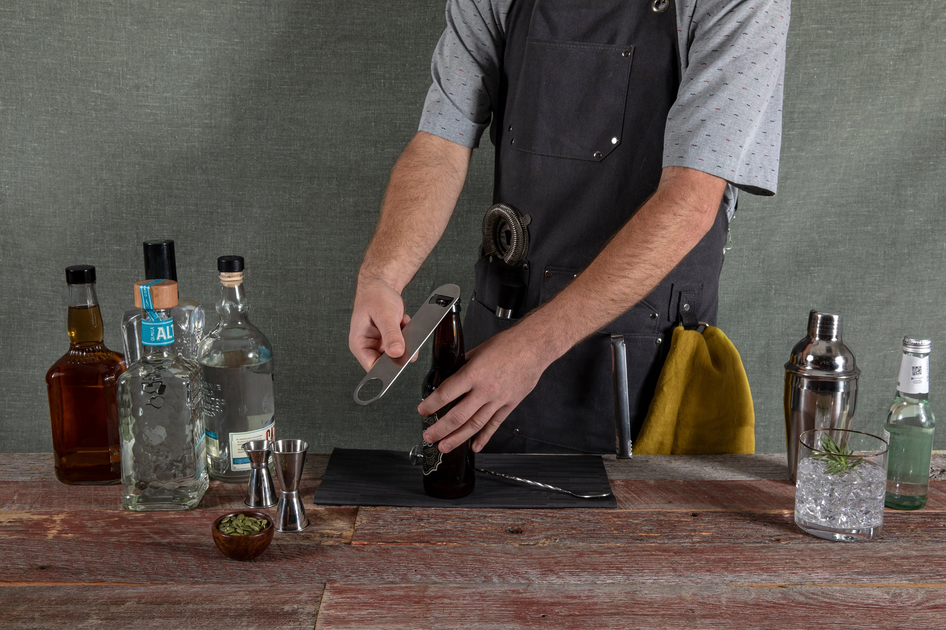 Collins Waxed Canvas Mixologist Apron - Image 7