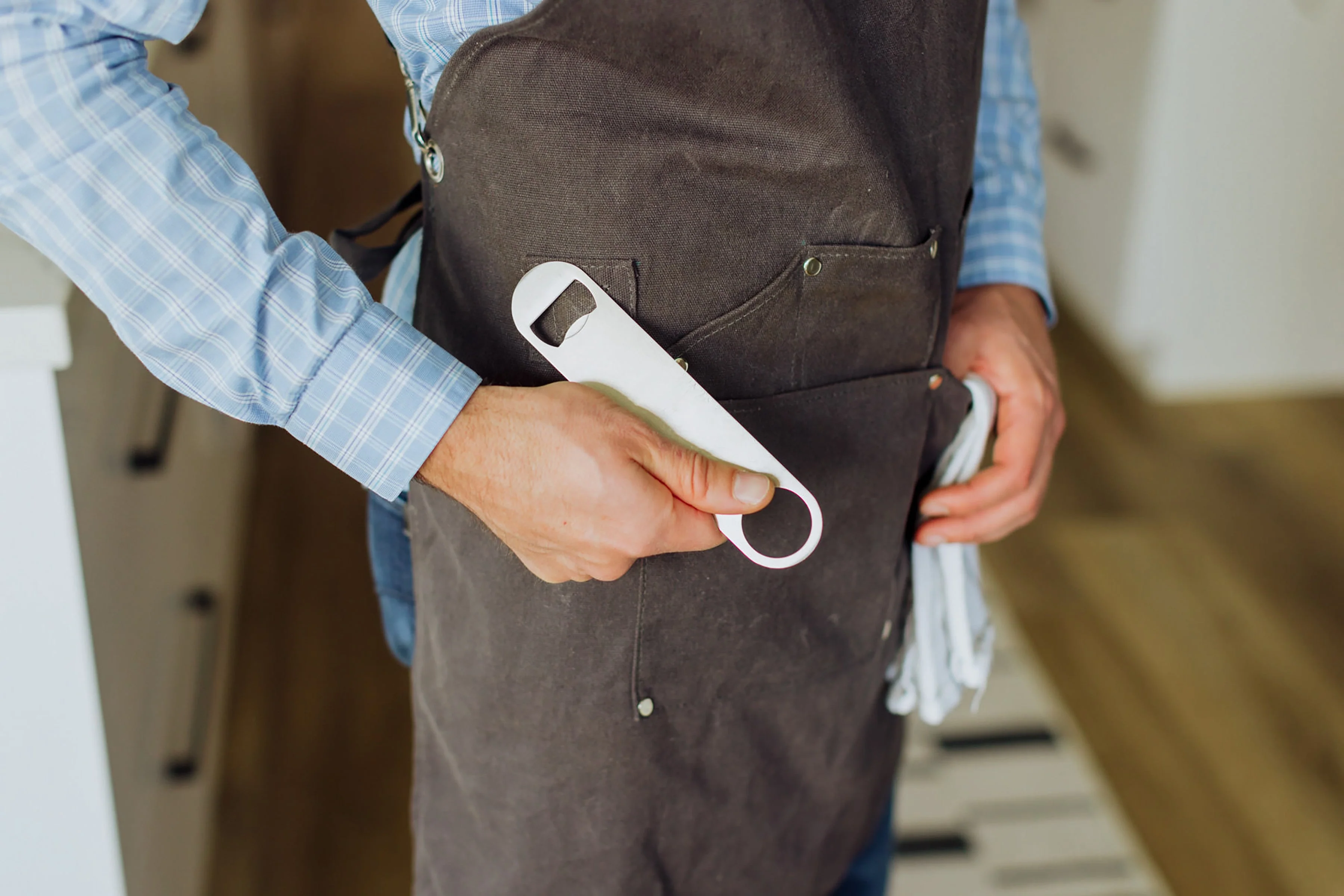 Collins Waxed Canvas Mixologist Apron - Image 8
