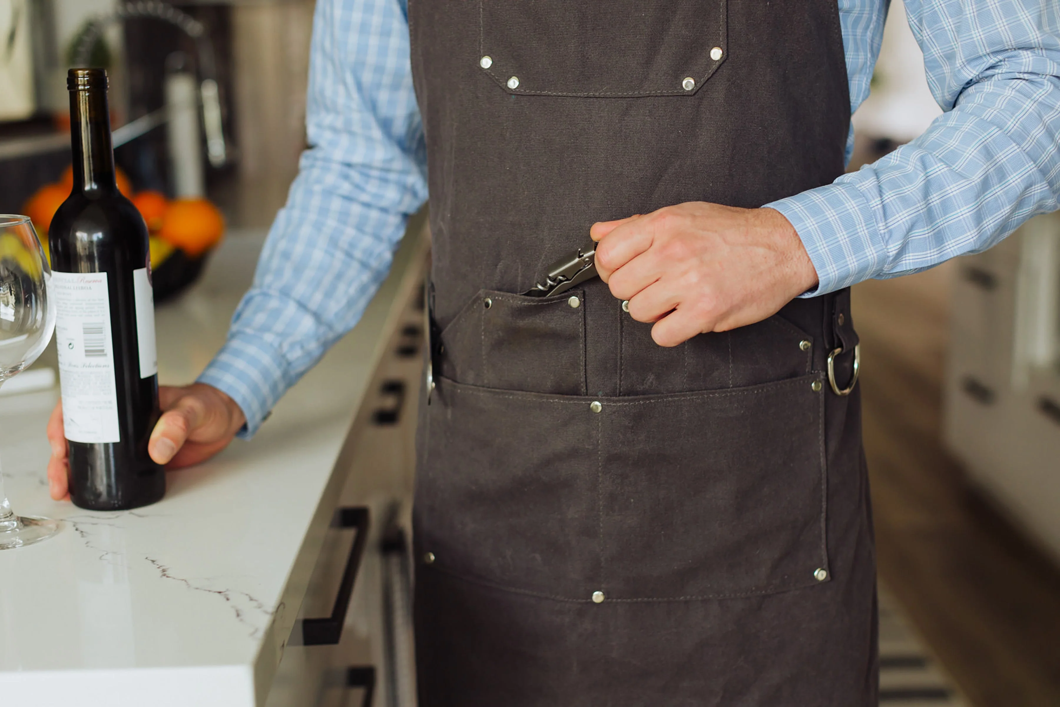 Collins Waxed Canvas Mixologist Apron - Image 9