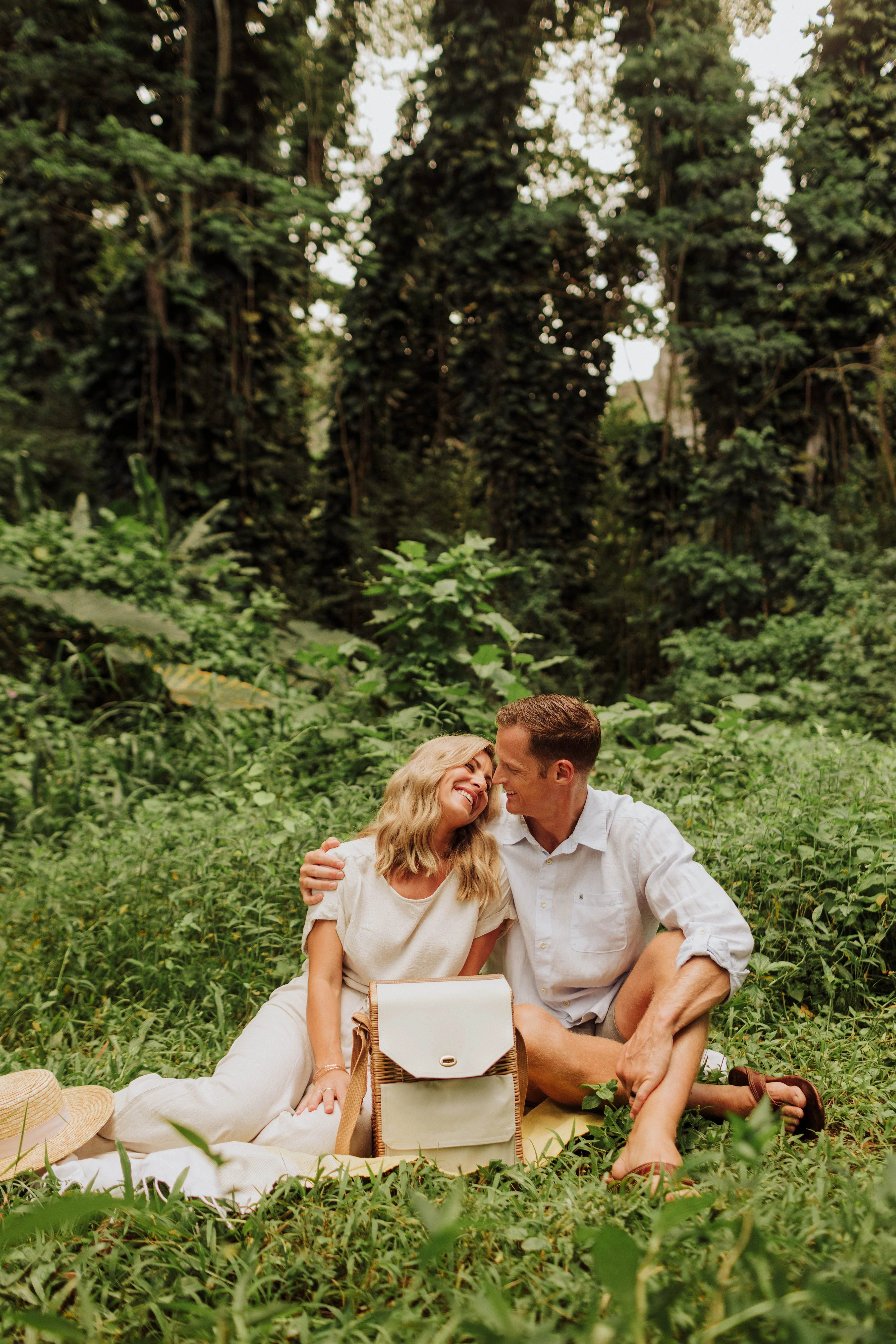 Corsica Wine & Cheese Picnic Basket - Image 16
