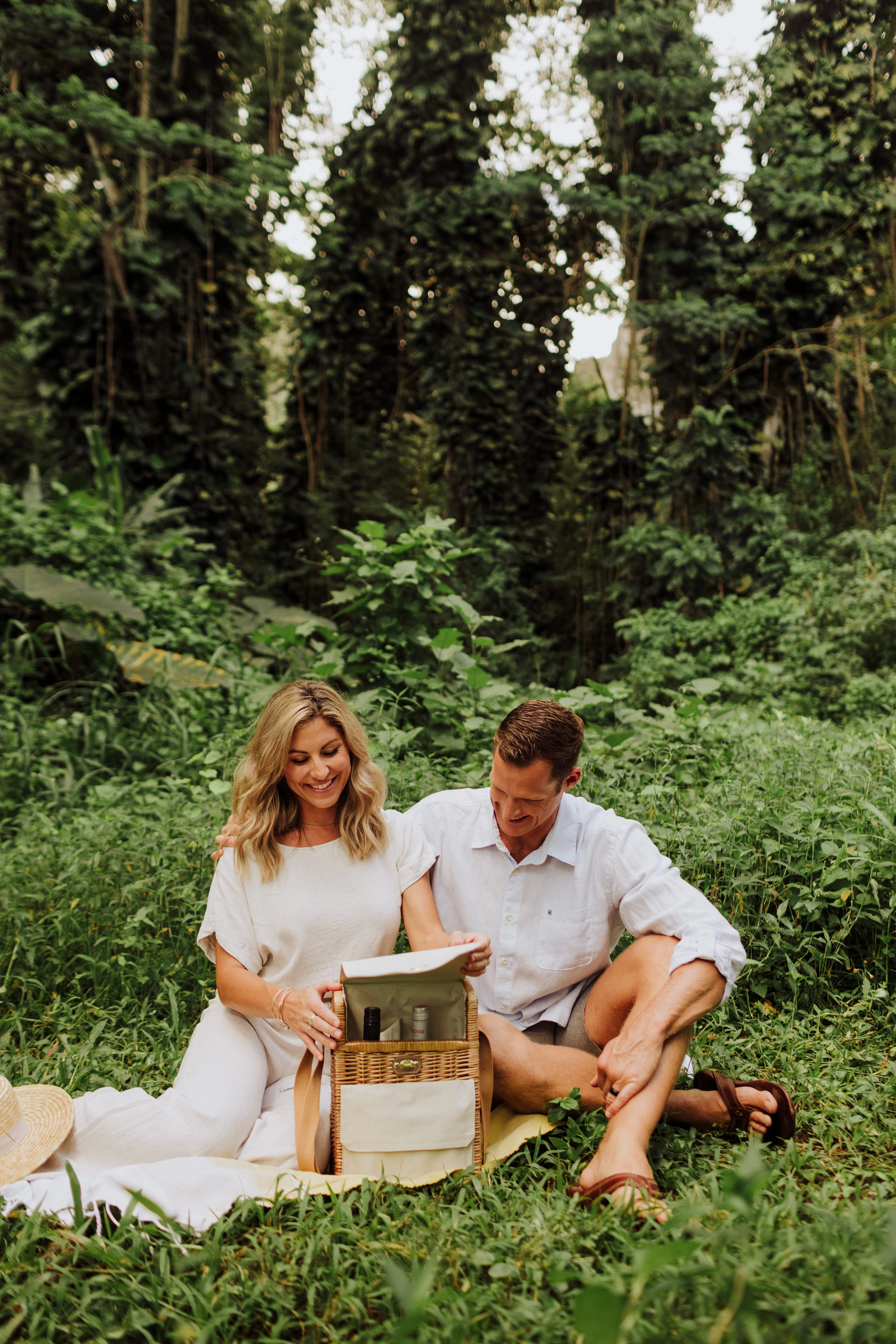 Corsica Wine & Cheese Picnic Basket - Image 18