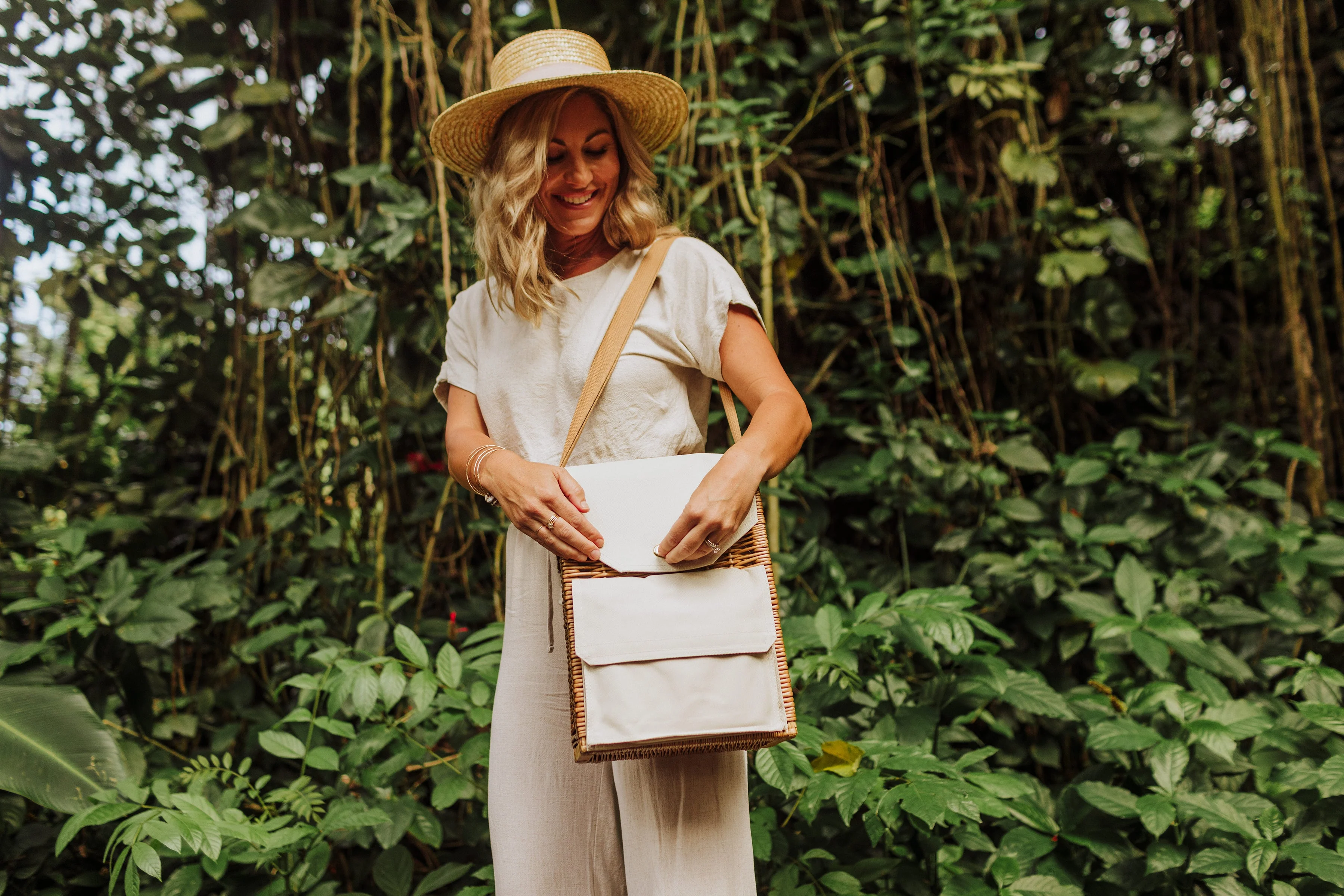 Corsica Wine & Cheese Picnic Basket - Image 20