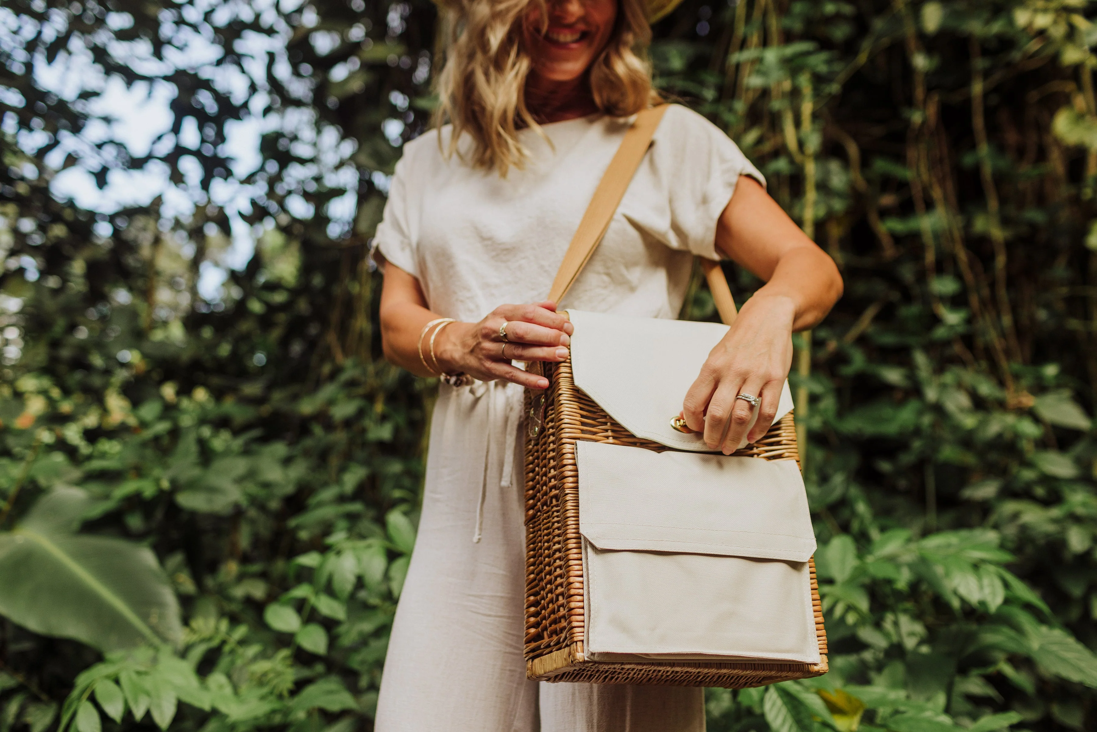 Corsica Wine & Cheese Picnic Basket - Image 25