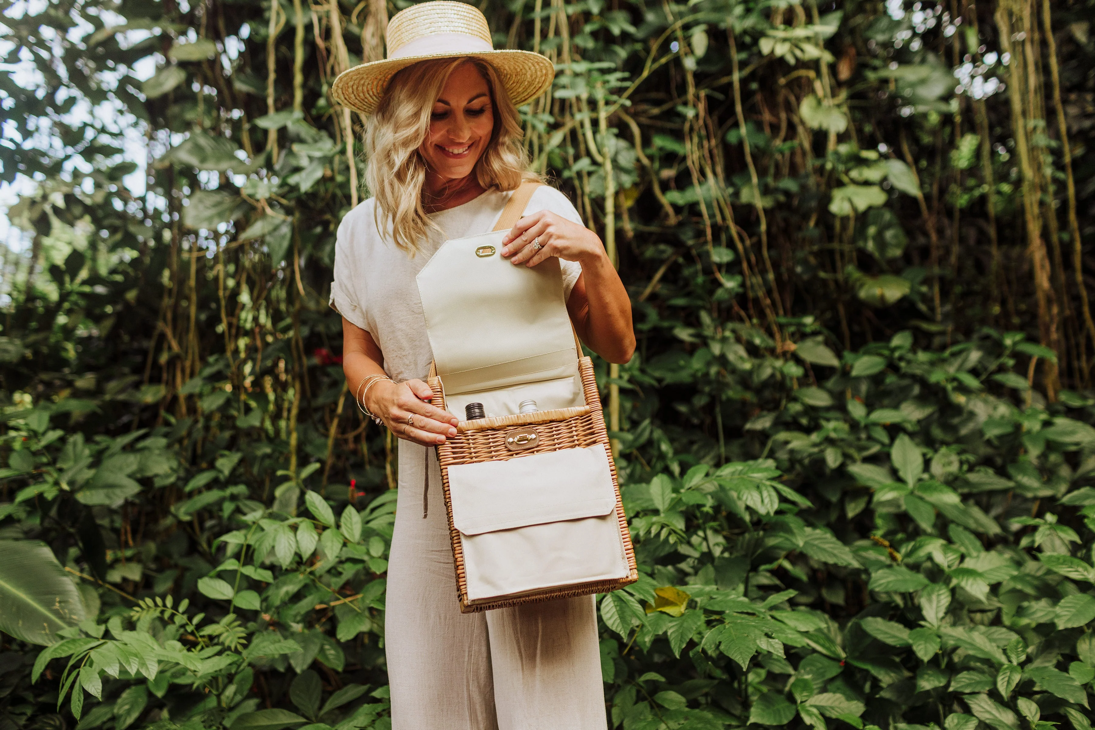 Corsica Wine & Cheese Picnic Basket - Image 31