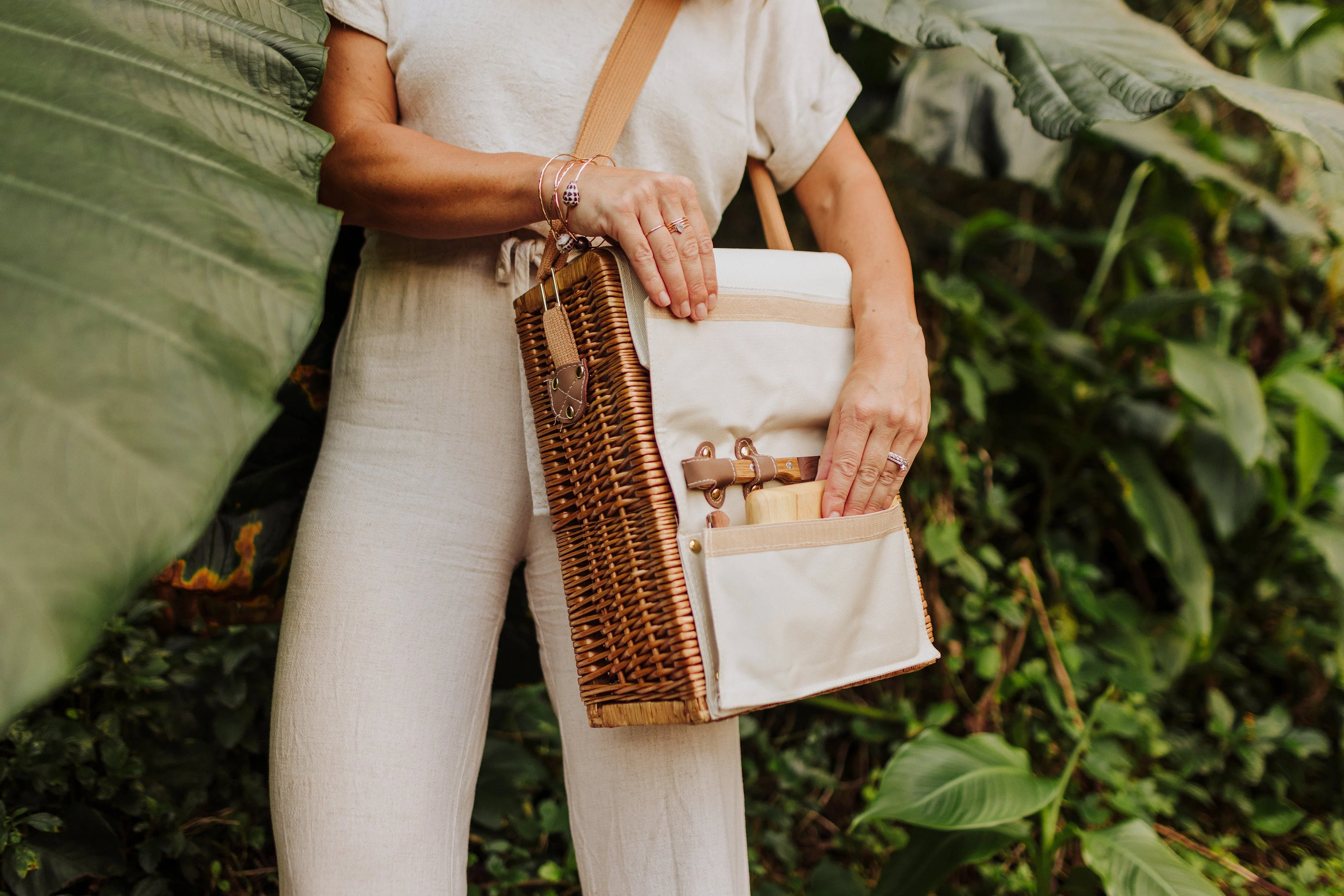 Corsica Wine & Cheese Picnic Basket - Image 32