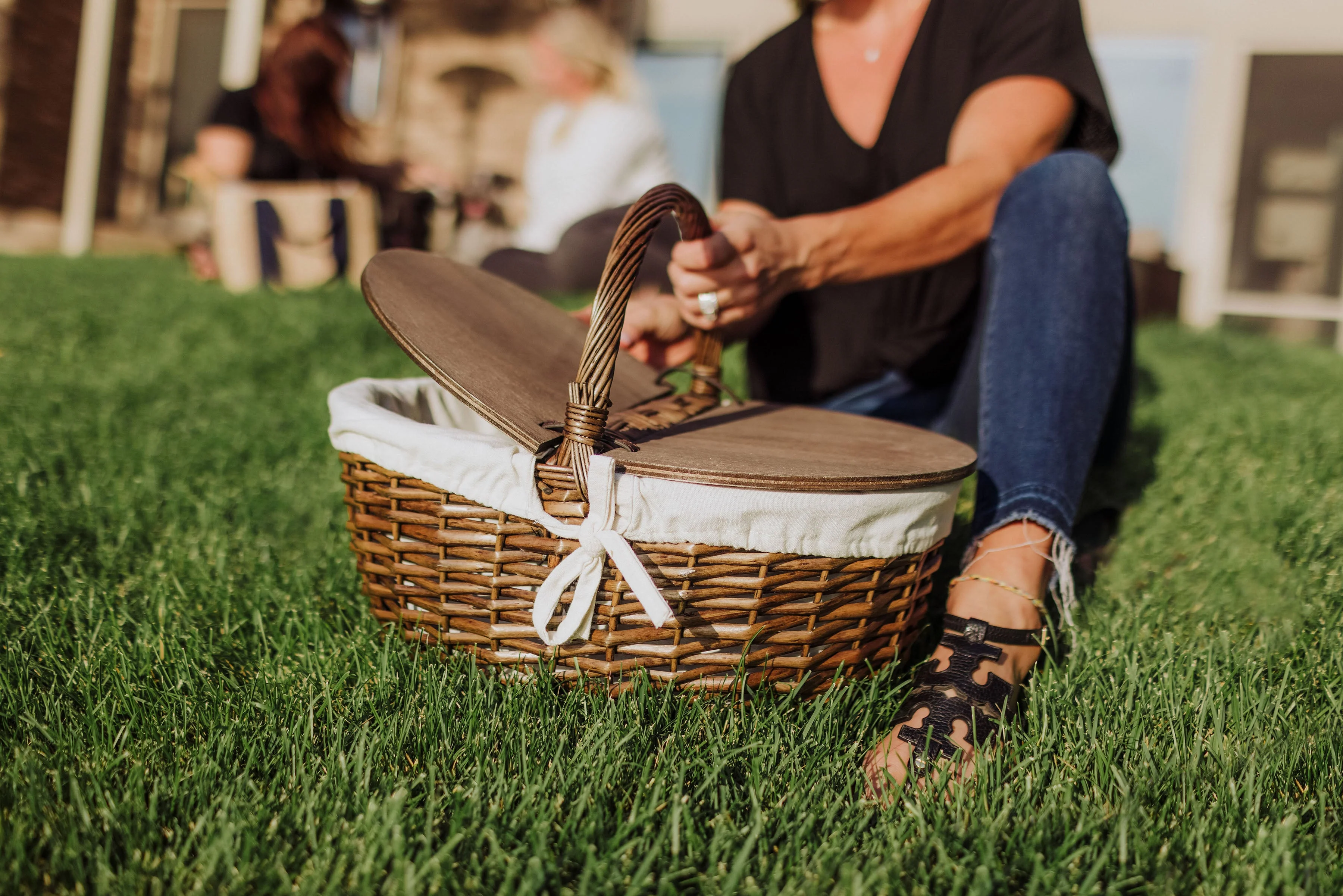 Country Picnic Basket - Image 20