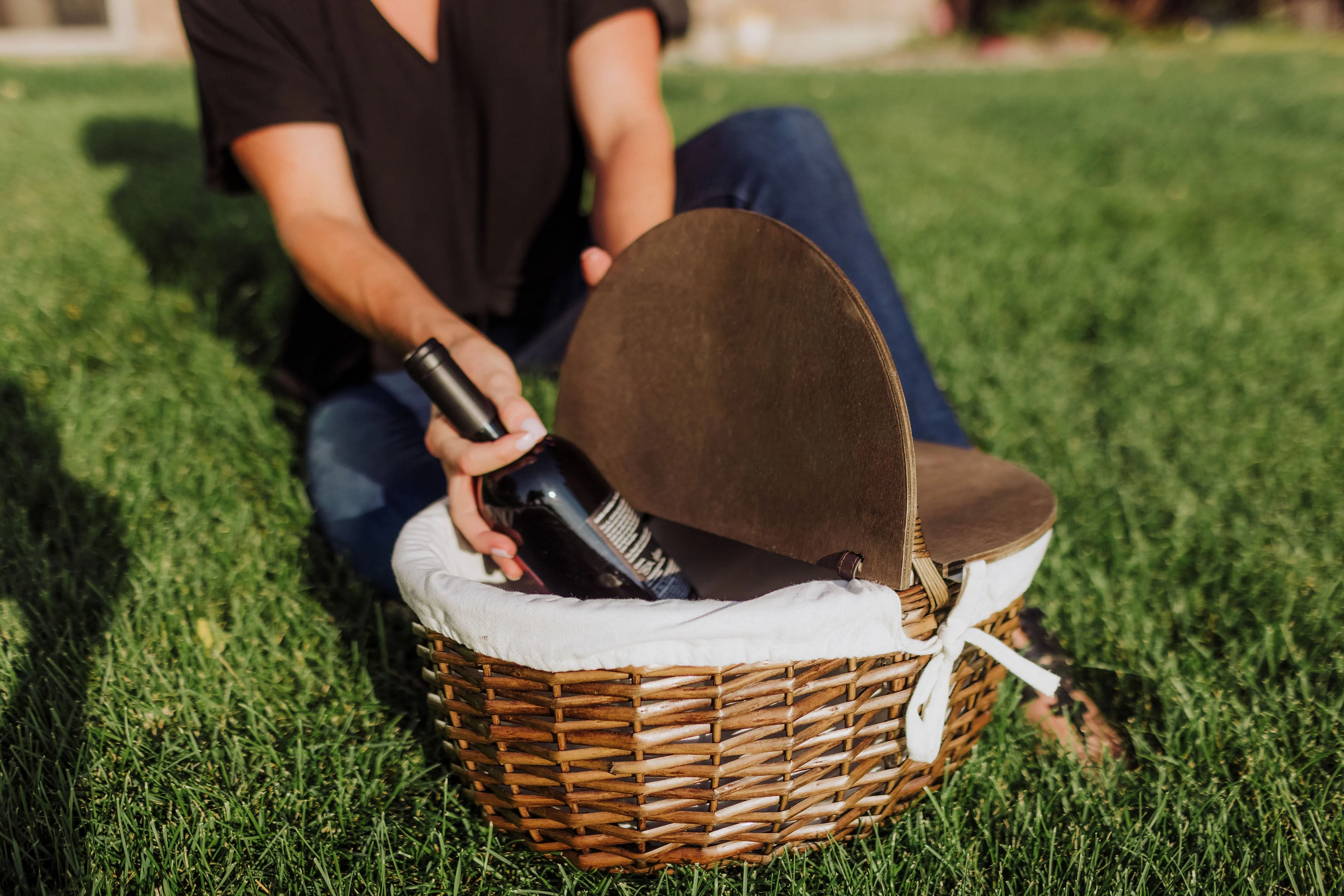 Country Picnic Basket - Image 23