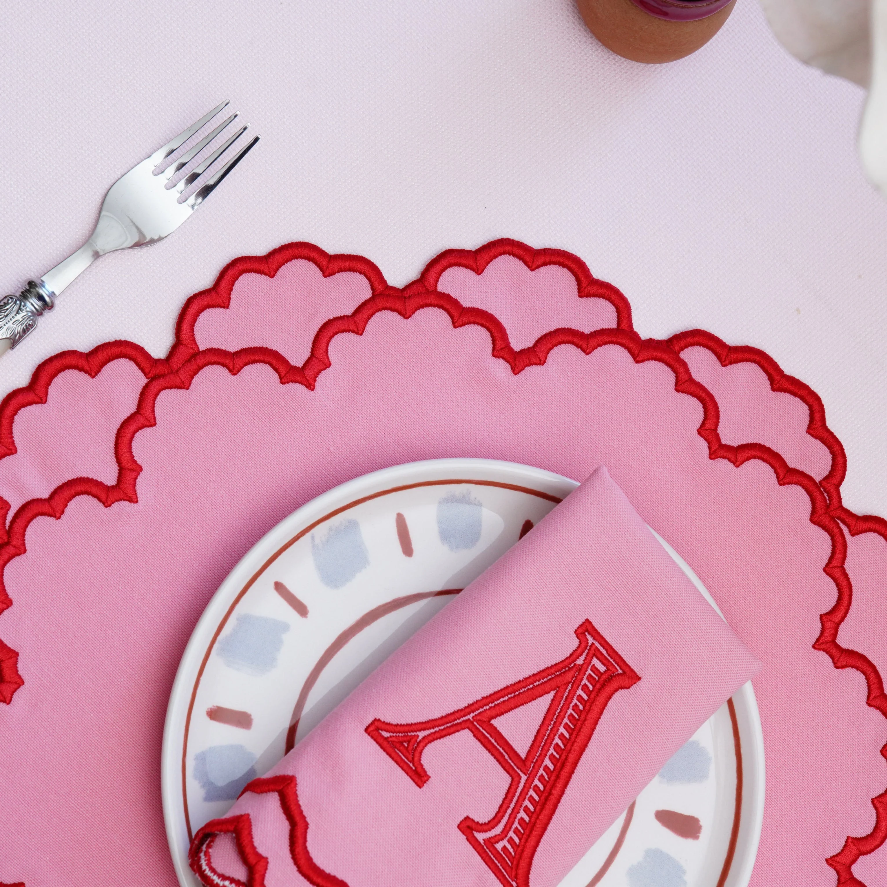 CRESSIDA PINK ROUND FABRIC PLACEMAT & NAPKIN SET - Image 4