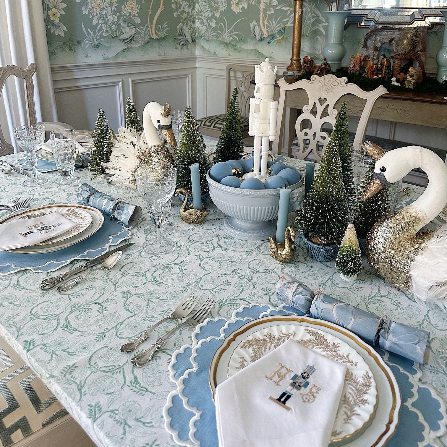 CRESSIDA SCALLOPED BLUE FABRIC PLACEMAT - Image 3