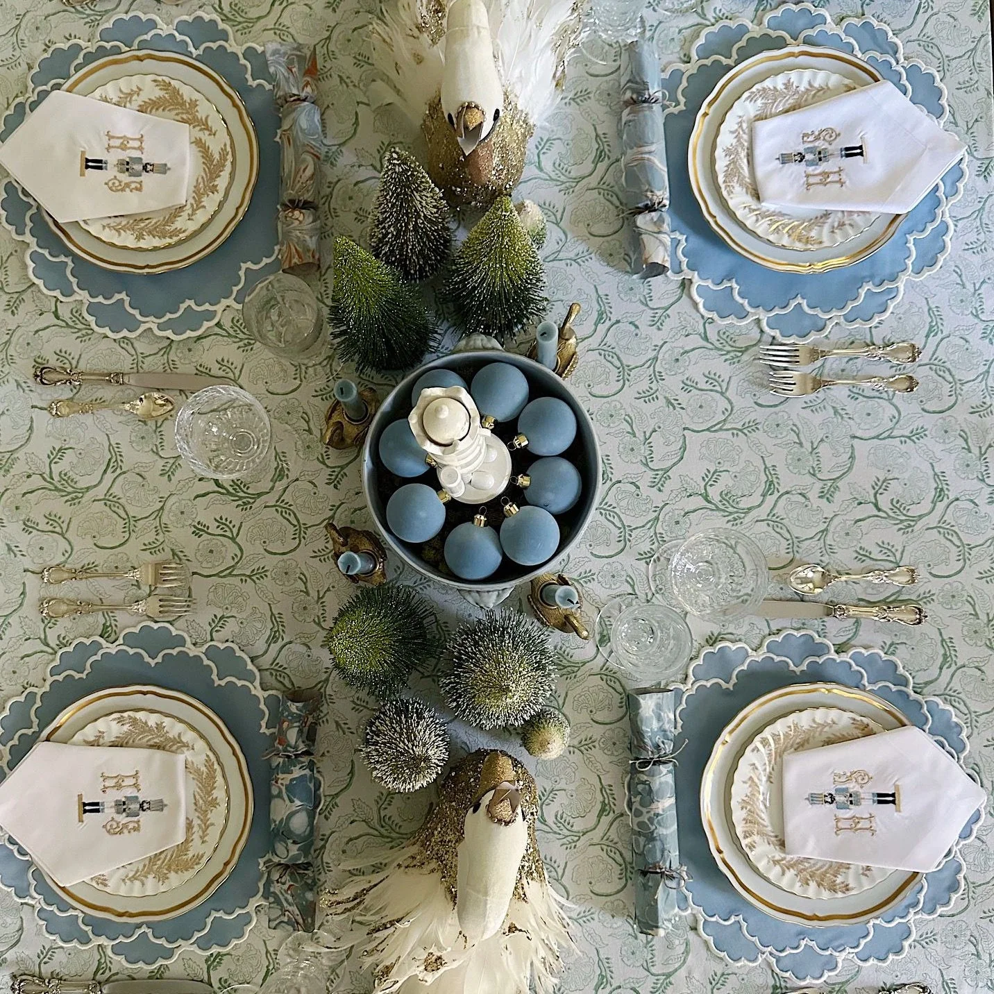CRESSIDA SCALLOPED BLUE FABRIC PLACEMAT - Image 6