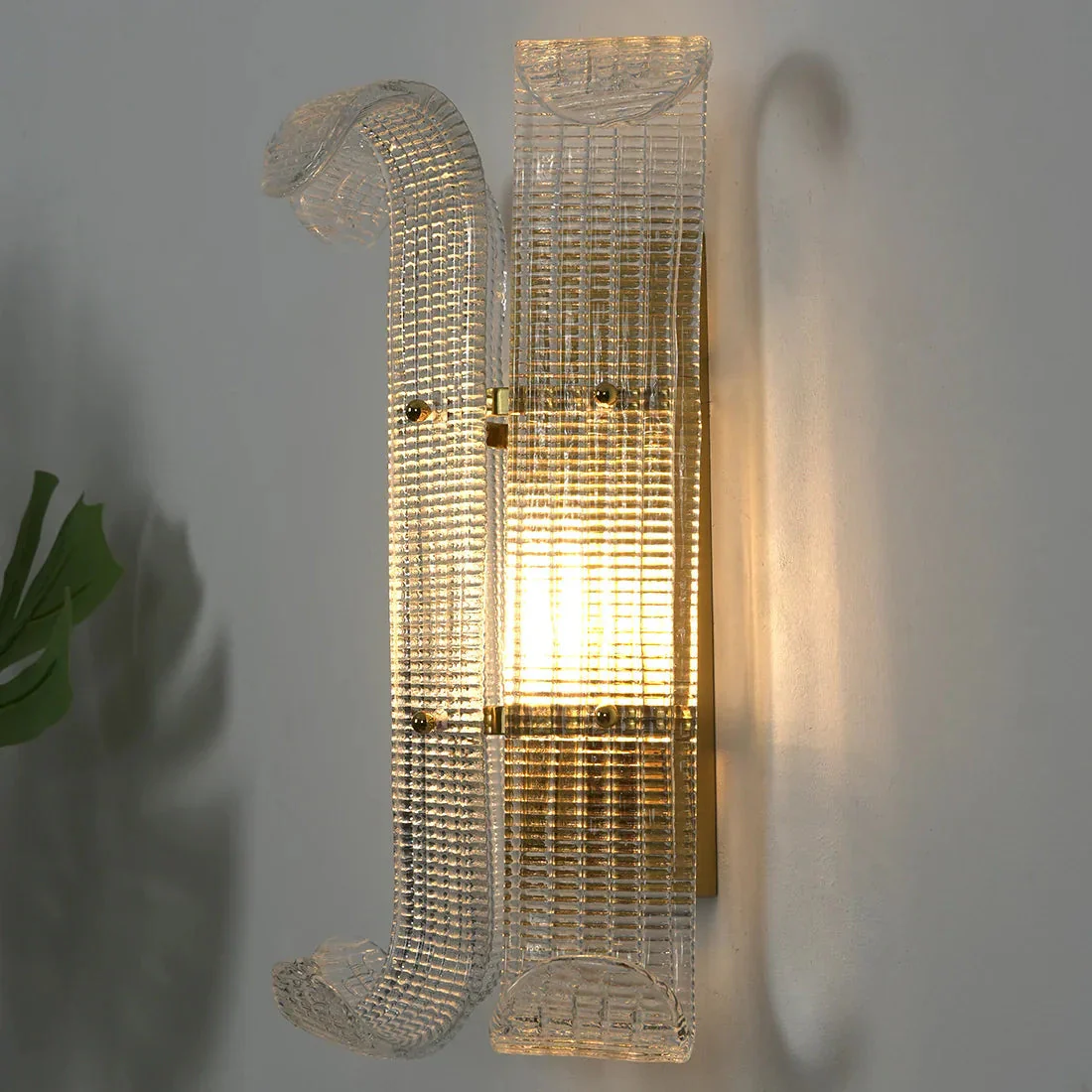 Curved Glass Drum Wall Lamp – Vintage Gold Black Grid Glass Sconce E12/E14 - Image 10