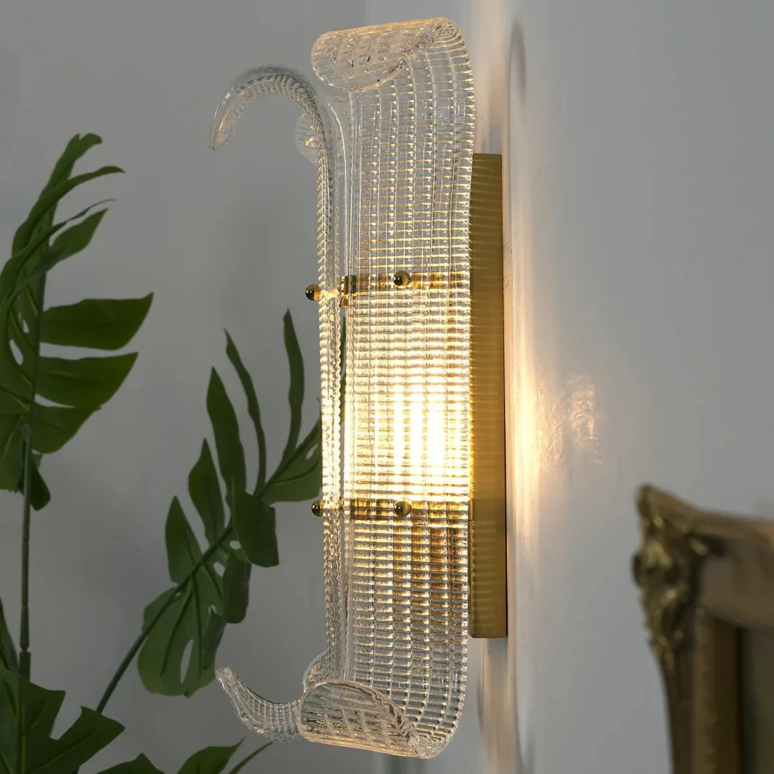 Curved Glass Drum Wall Lamp – Vintage Gold Black Grid Glass Sconce E12/E14 - Image 11