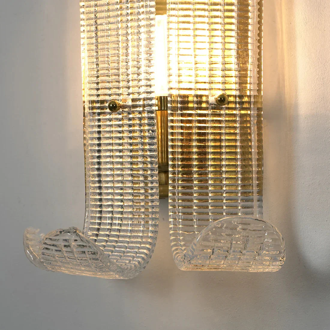 Curved Glass Drum Wall Lamp – Vintage Gold Black Grid Glass Sconce E12/E14 - Image 16