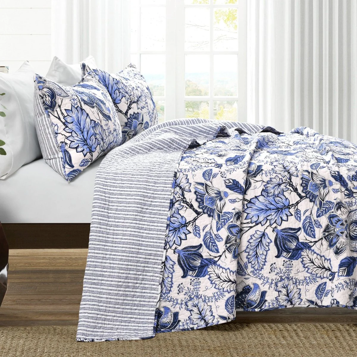 Cynthia Jacobean 3 Piece Quilt Set - Image 3