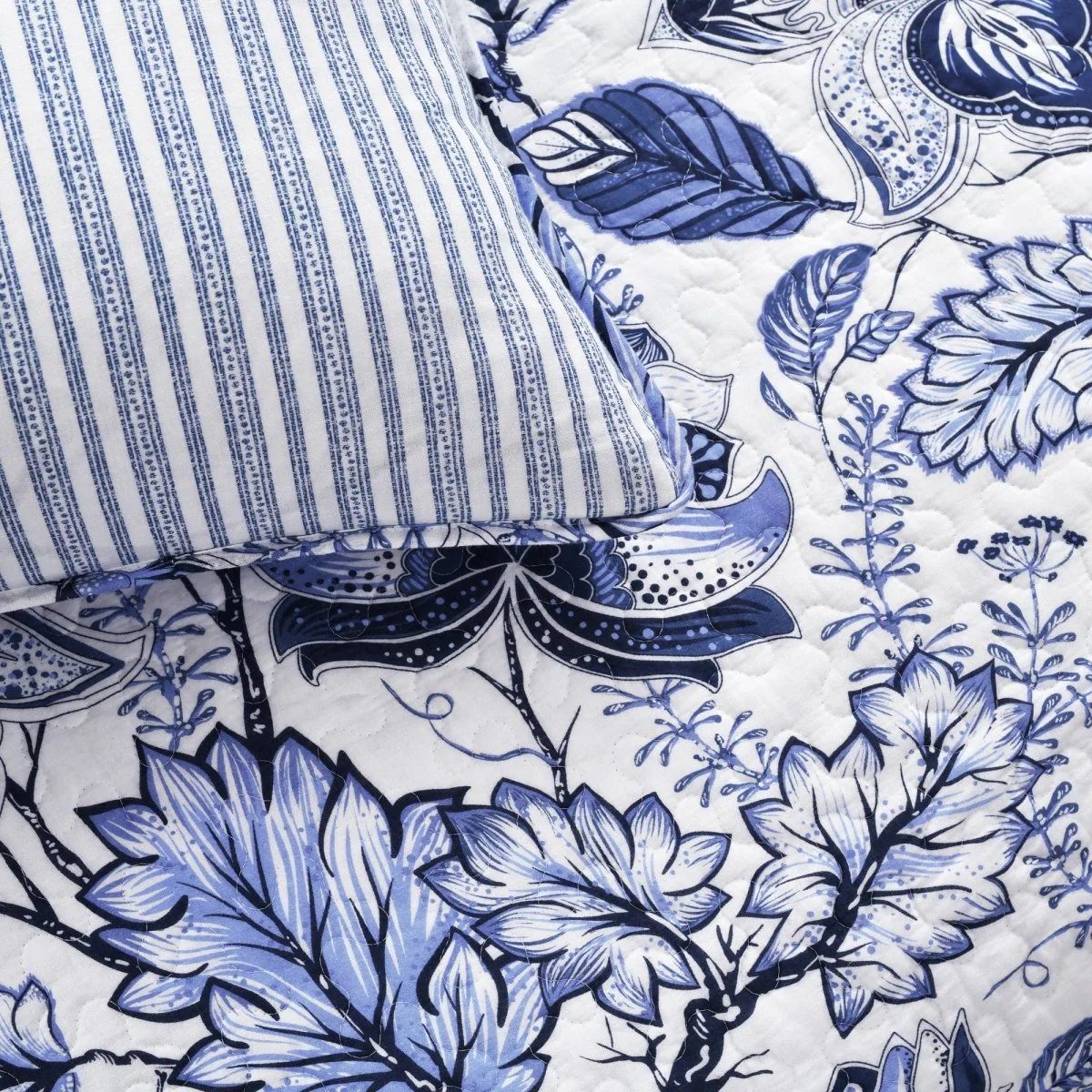 Cynthia Jacobean 3 Piece Quilt Set - Image 5