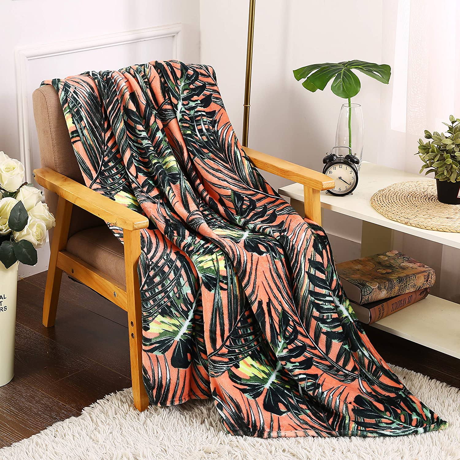Décor&More Home Essentials Tropical Plush Throw - Image 4